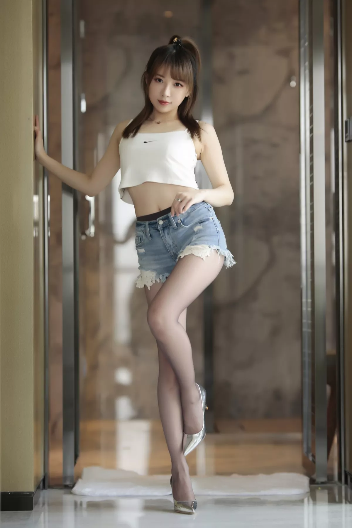 斗鱼主播小女巫露娜牛仔小裤裤主题私房半脱牛仔短裤露无内黑丝极致诱惑写真78P