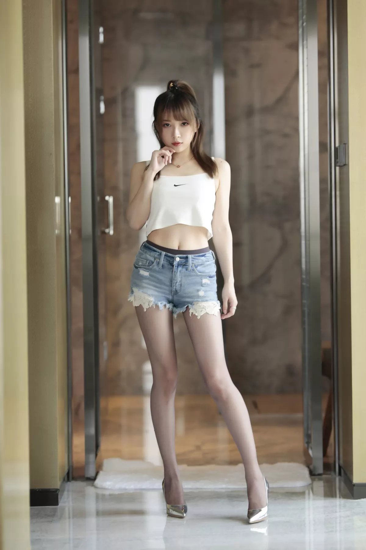 斗鱼主播小女巫露娜牛仔小裤裤主题私房半脱牛仔短裤露无内黑丝极致诱惑写真78P