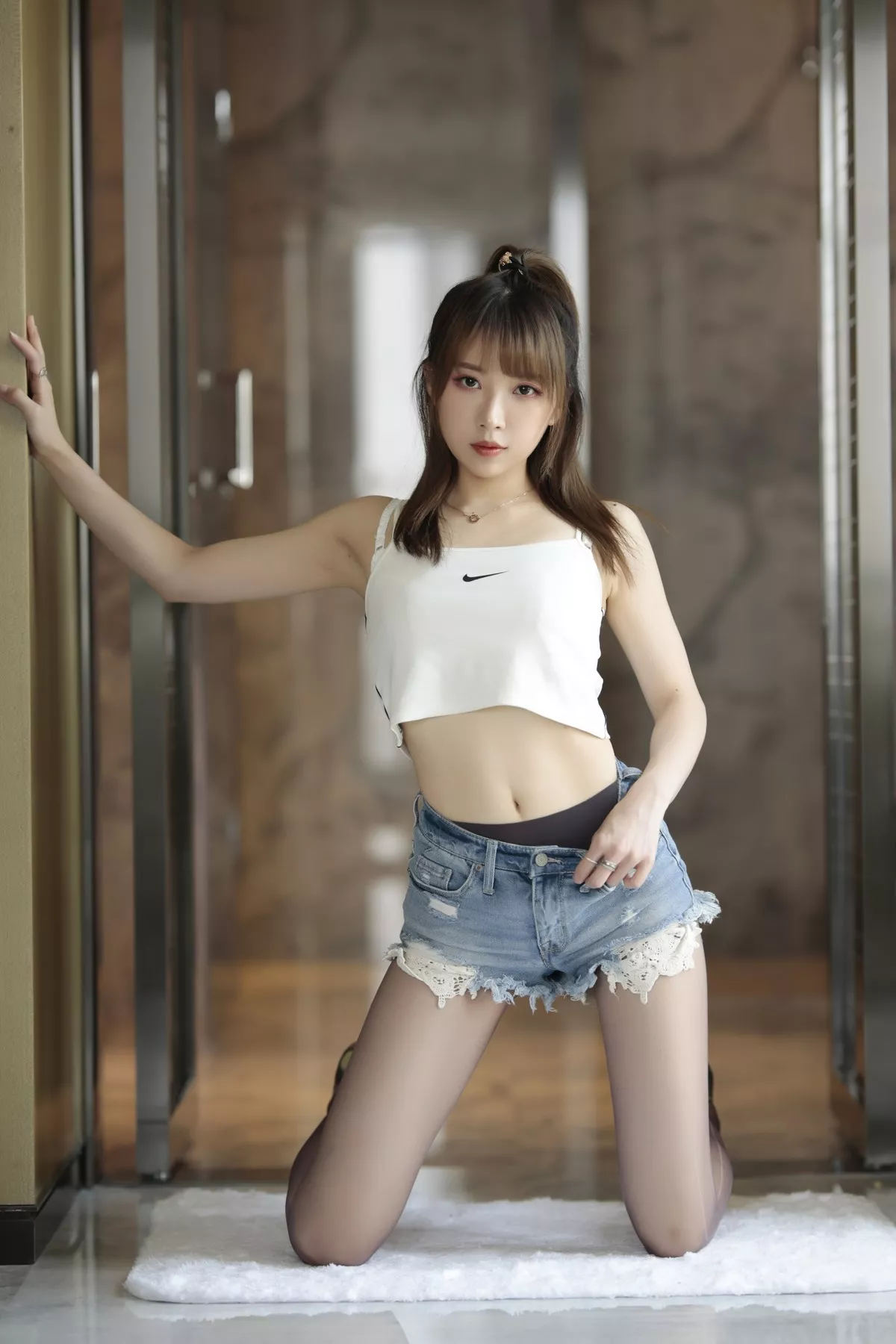 斗鱼主播小女巫露娜牛仔小裤裤主题私房半脱牛仔短裤露无内黑丝极致诱惑写真78P
