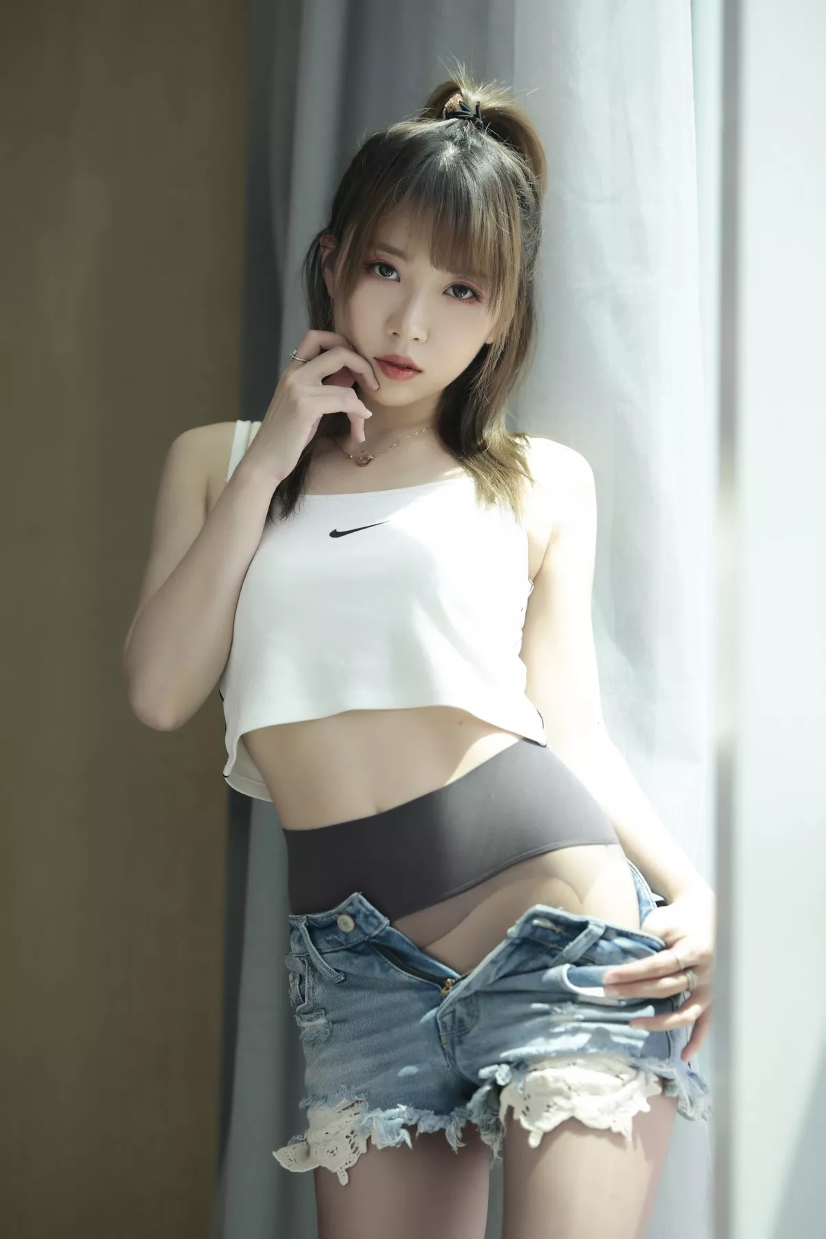 斗鱼主播小女巫露娜牛仔小裤裤主题私房半脱牛仔短裤露无内黑丝极致诱惑写真78P