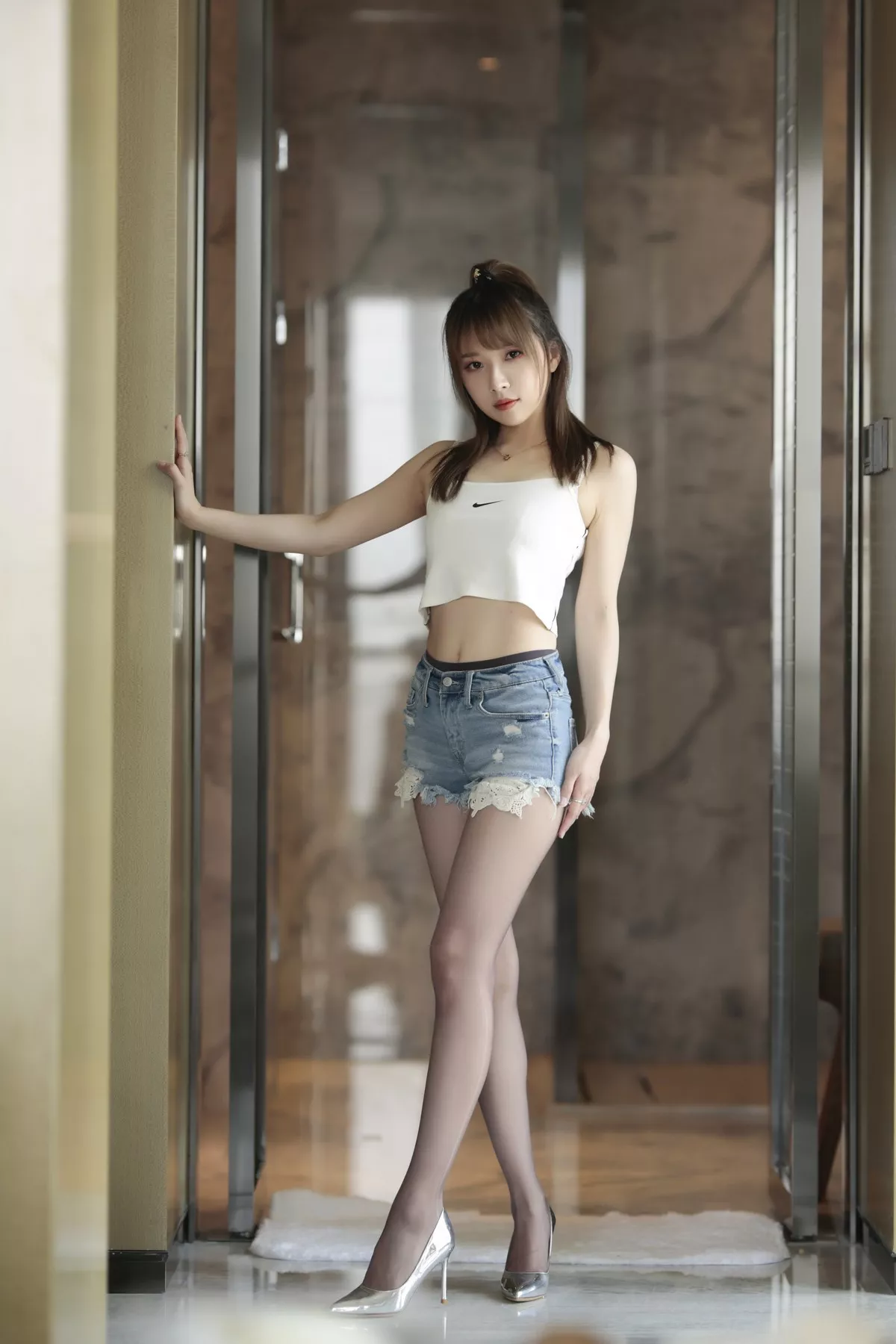 斗鱼主播小女巫露娜牛仔小裤裤主题私房半脱牛仔短裤露无内黑丝极致诱惑写真78P
