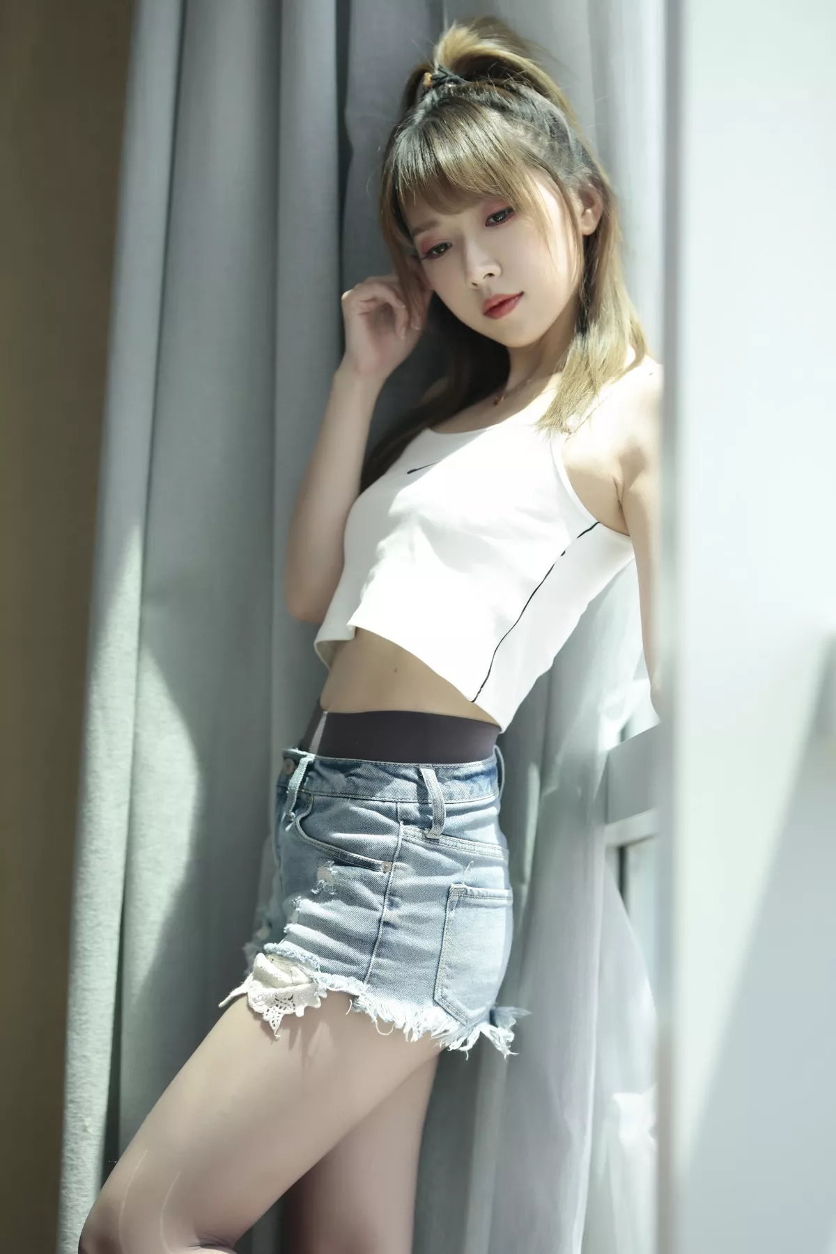 斗鱼主播小女巫露娜牛仔小裤裤主题私房半脱牛仔短裤露无内黑丝极致诱惑写真78P