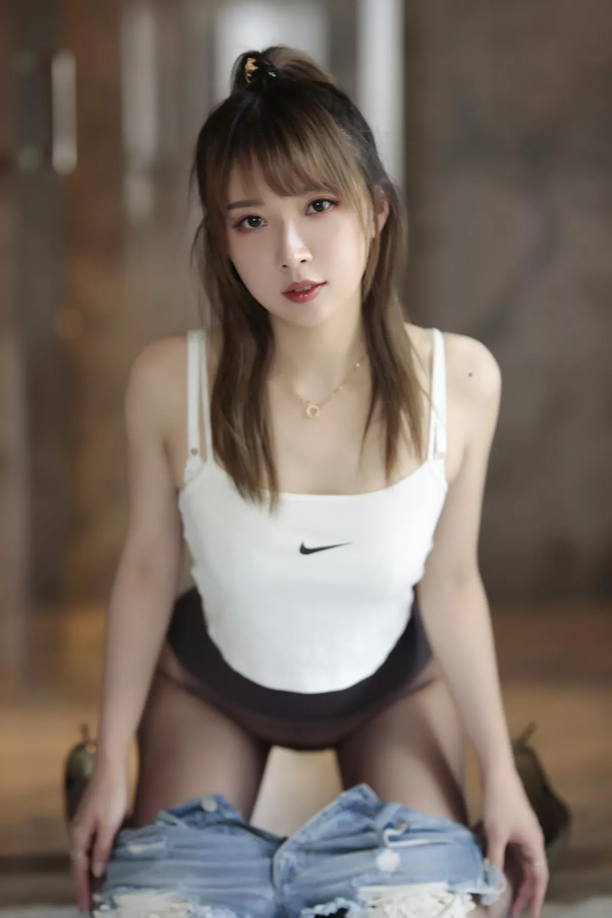 斗鱼主播小女巫露娜牛仔小裤裤主题私房半脱牛仔短裤露无内黑丝极致诱惑写真78P