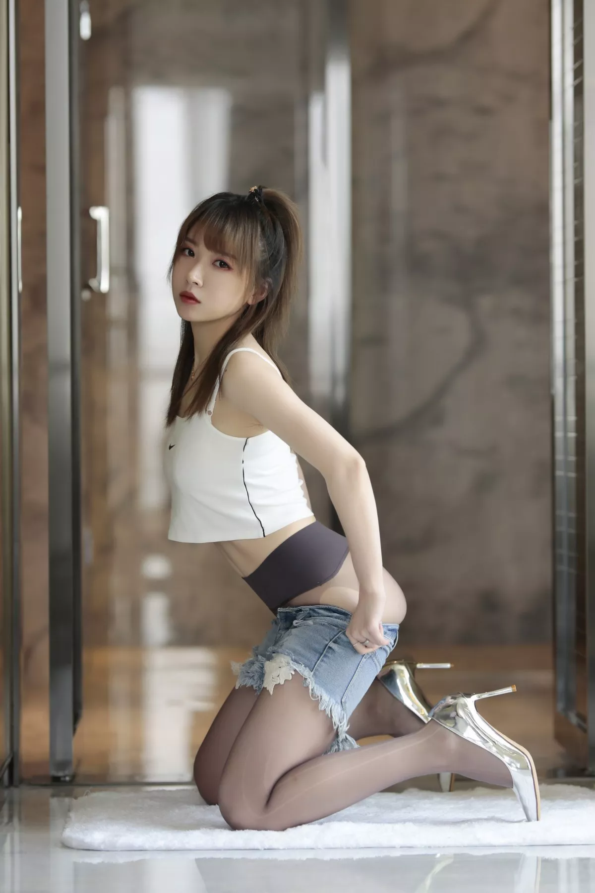 斗鱼主播小女巫露娜牛仔小裤裤主题私房半脱牛仔短裤露无内黑丝极致诱惑写真78P