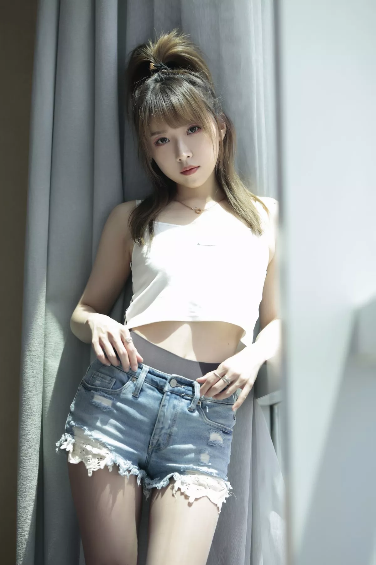 斗鱼主播小女巫露娜牛仔小裤裤主题私房半脱牛仔短裤露无内黑丝极致诱惑写真78P