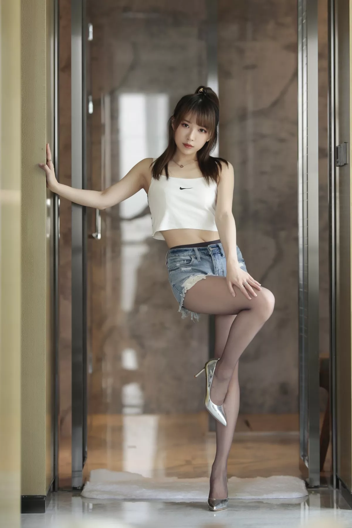 斗鱼主播小女巫露娜牛仔小裤裤主题私房半脱牛仔短裤露无内黑丝极致诱惑写真78P