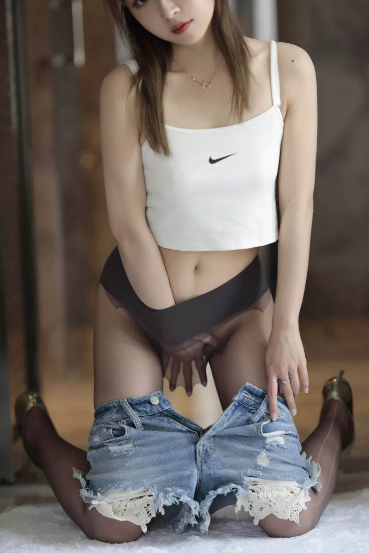 斗鱼主播小女巫露娜牛仔小裤裤主题私房半脱牛仔短裤露无内黑丝极致诱惑写真78P