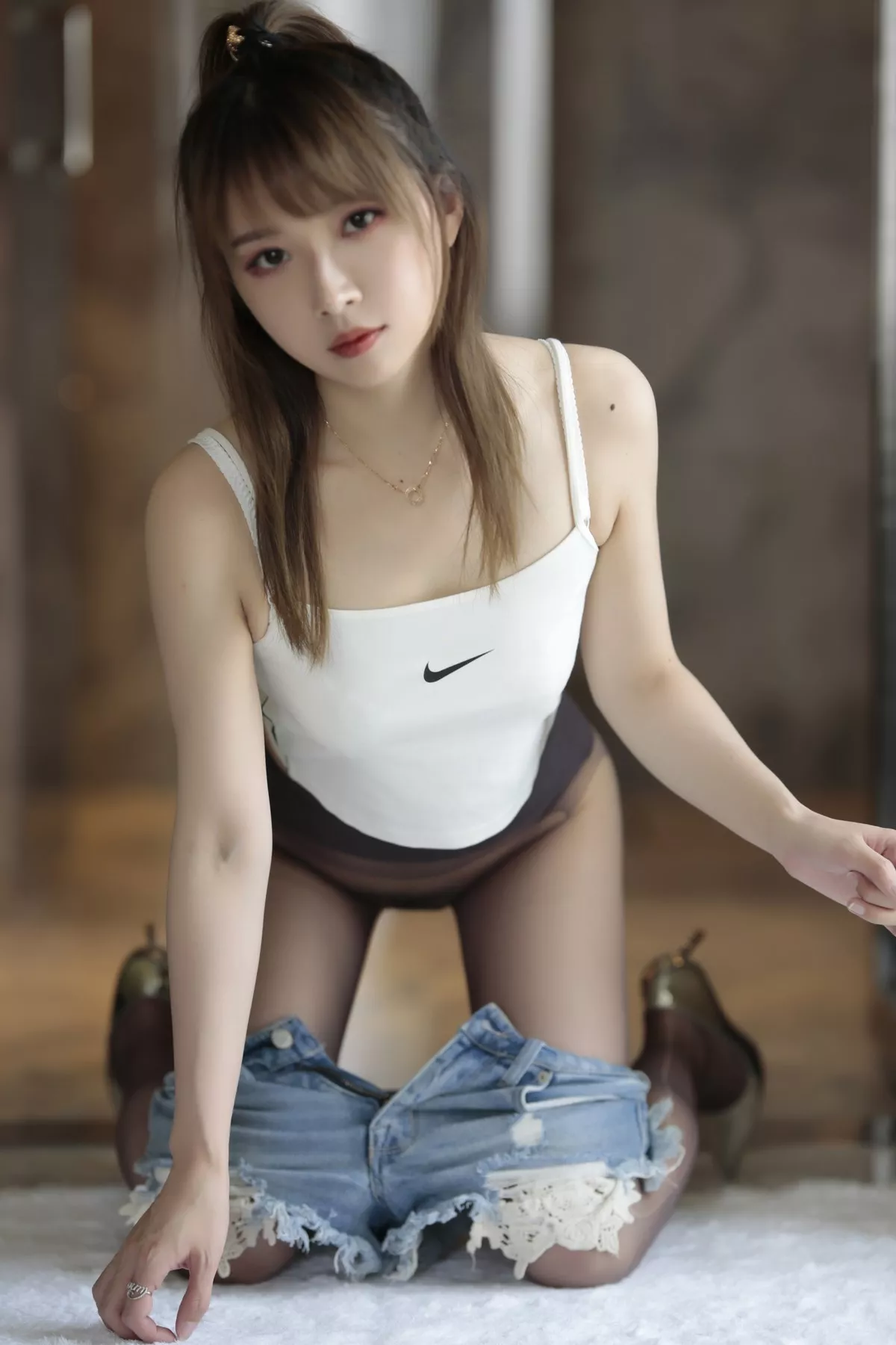 斗鱼主播小女巫露娜牛仔小裤裤主题私房半脱牛仔短裤露无内黑丝极致诱惑写真78P