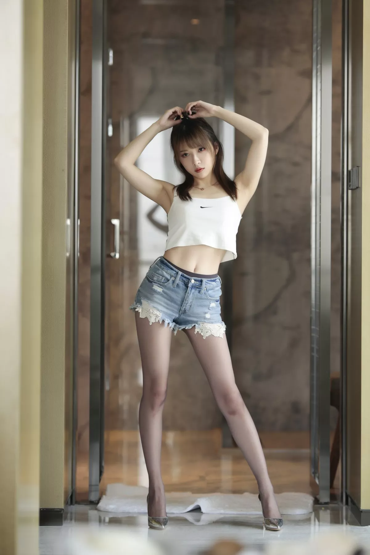 斗鱼主播小女巫露娜牛仔小裤裤主题私房半脱牛仔短裤露无内黑丝极致诱惑写真78P