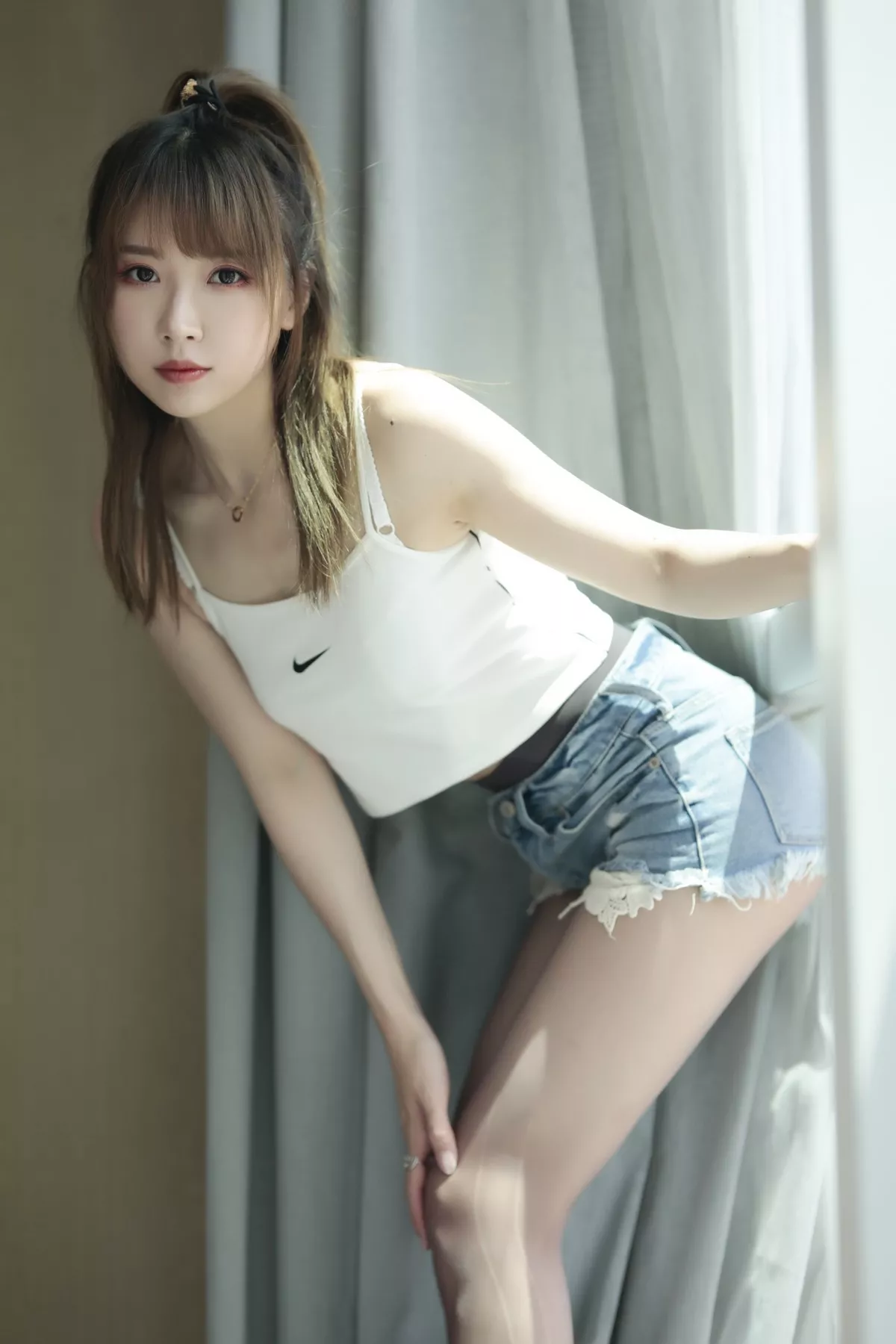 斗鱼主播小女巫露娜牛仔小裤裤主题私房半脱牛仔短裤露无内黑丝极致诱惑写真78P