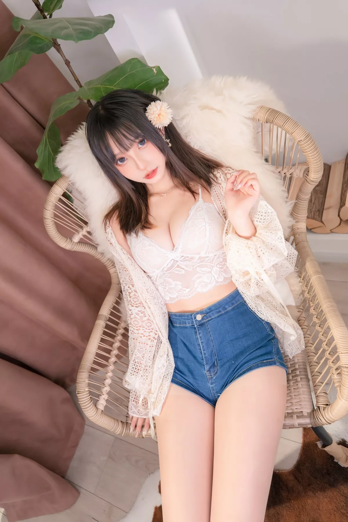 萝莉美女神楽坂真冬牛仔裤女孩主题私房性感白色蕾丝内衣配牛仔短裤诱惑写真150P