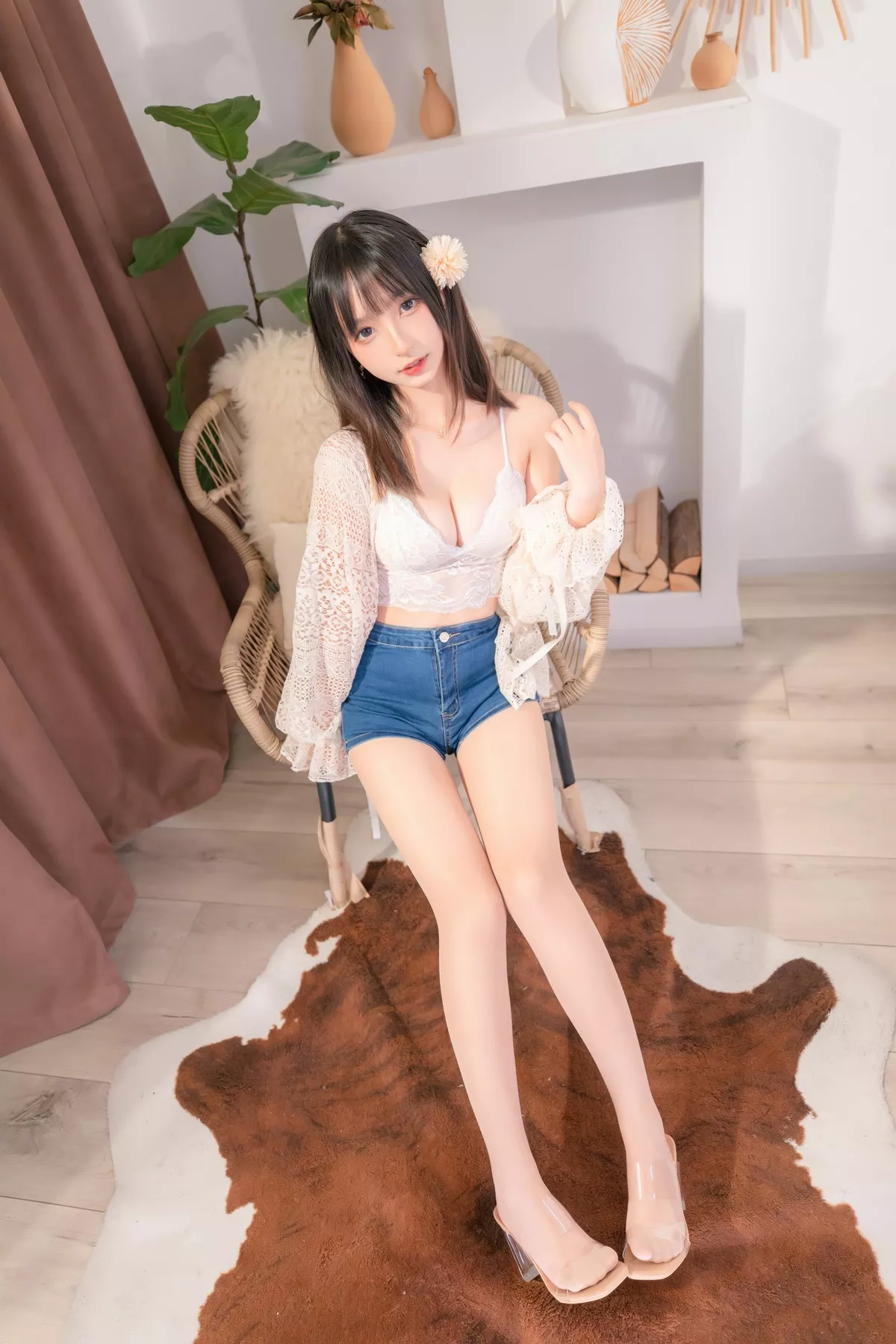 萝莉美女神楽坂真冬牛仔裤女孩主题私房性感白色蕾丝内衣配牛仔短裤诱惑写真150P