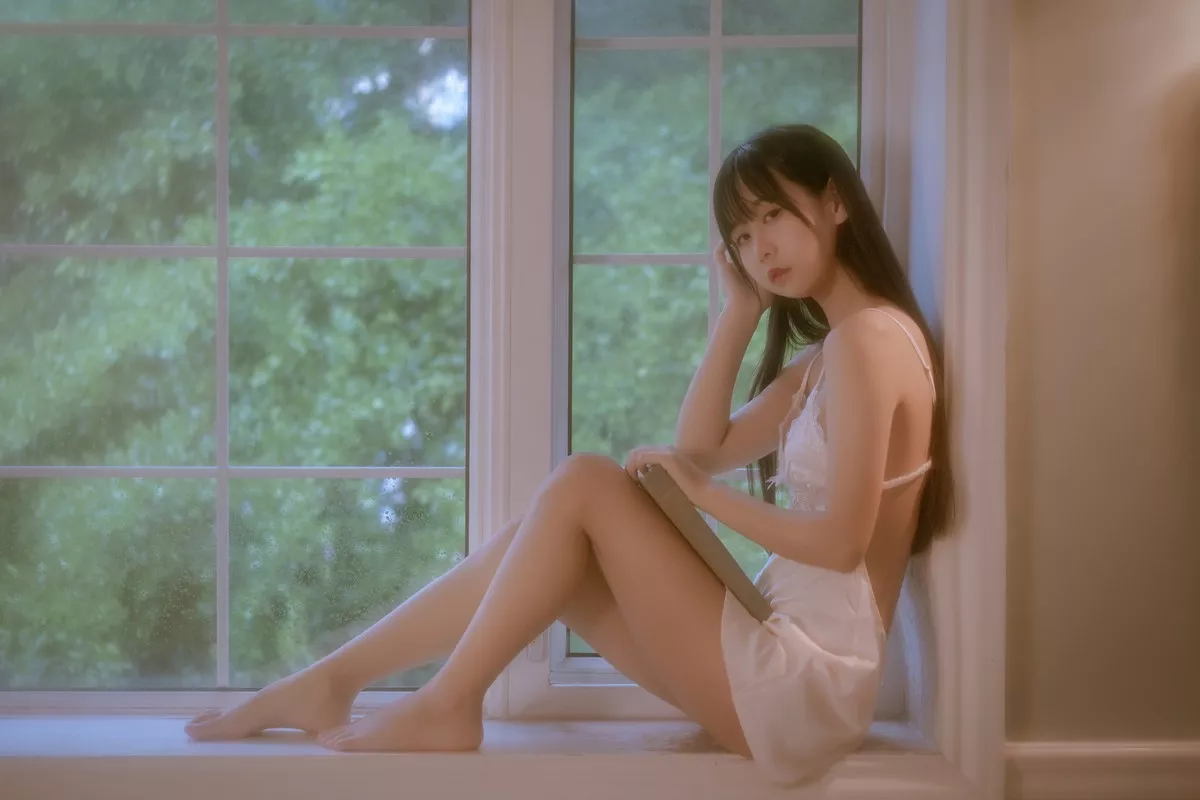 阳光美少女萌芽儿o0遐私房主题性感白色蕾丝低胸吊裙秀白嫩肌肤撩人诱惑写真43P
