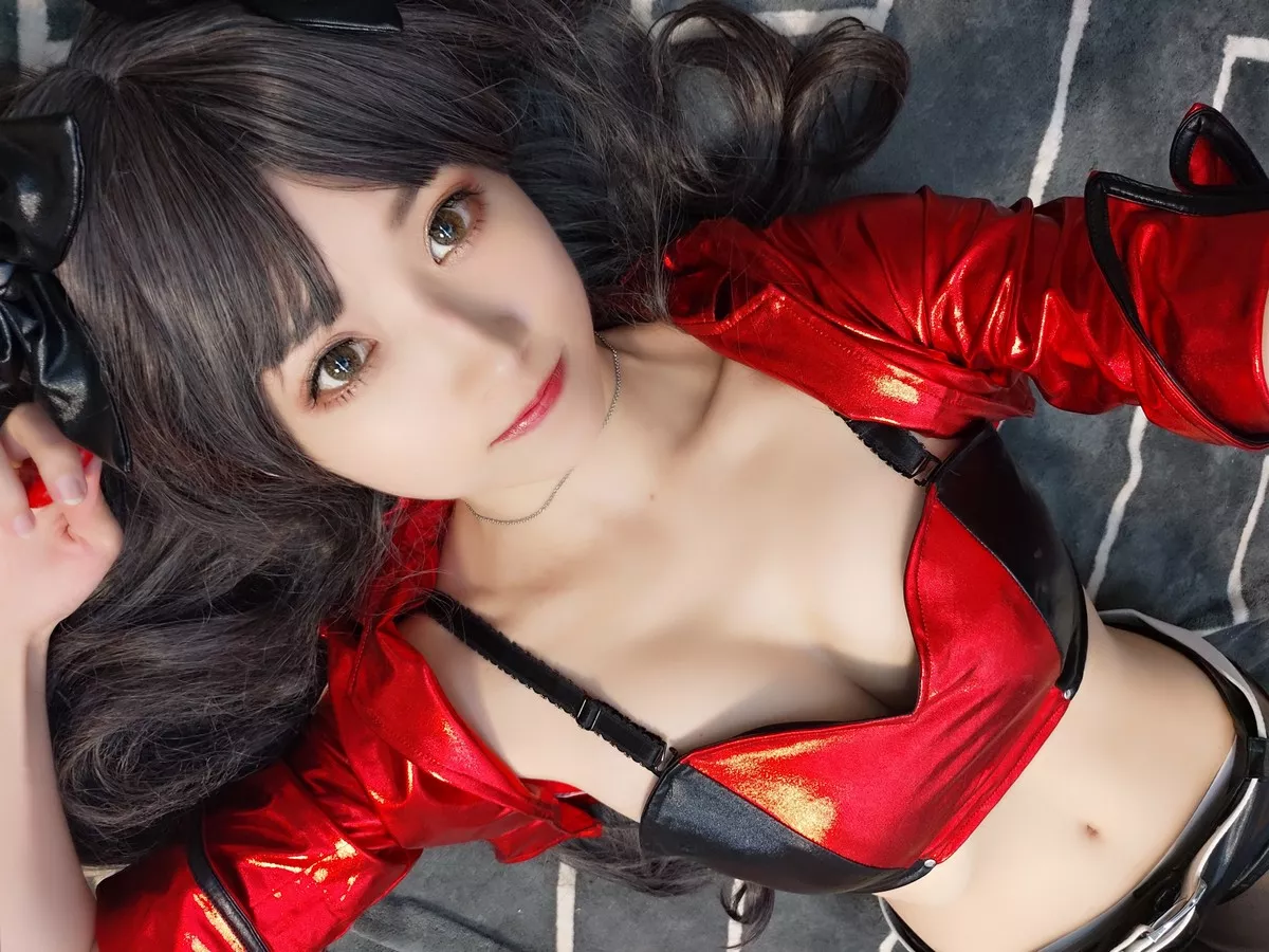 斗鱼主播小女巫露娜远坂凛cos主题私房性感皮质服饰配黑丝裤袜秀美腿诱惑写真30P