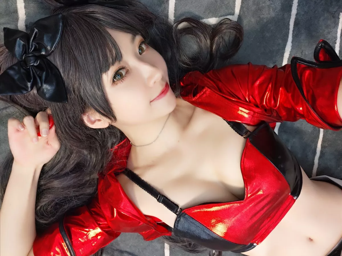 斗鱼主播小女巫露娜远坂凛cos主题私房性感皮质服饰配黑丝裤袜秀美腿诱惑写真30P