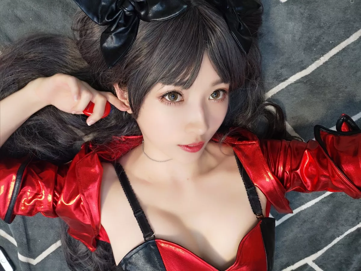 斗鱼主播小女巫露娜远坂凛cos主题私房性感皮质服饰配黑丝裤袜秀美腿诱惑写真30P