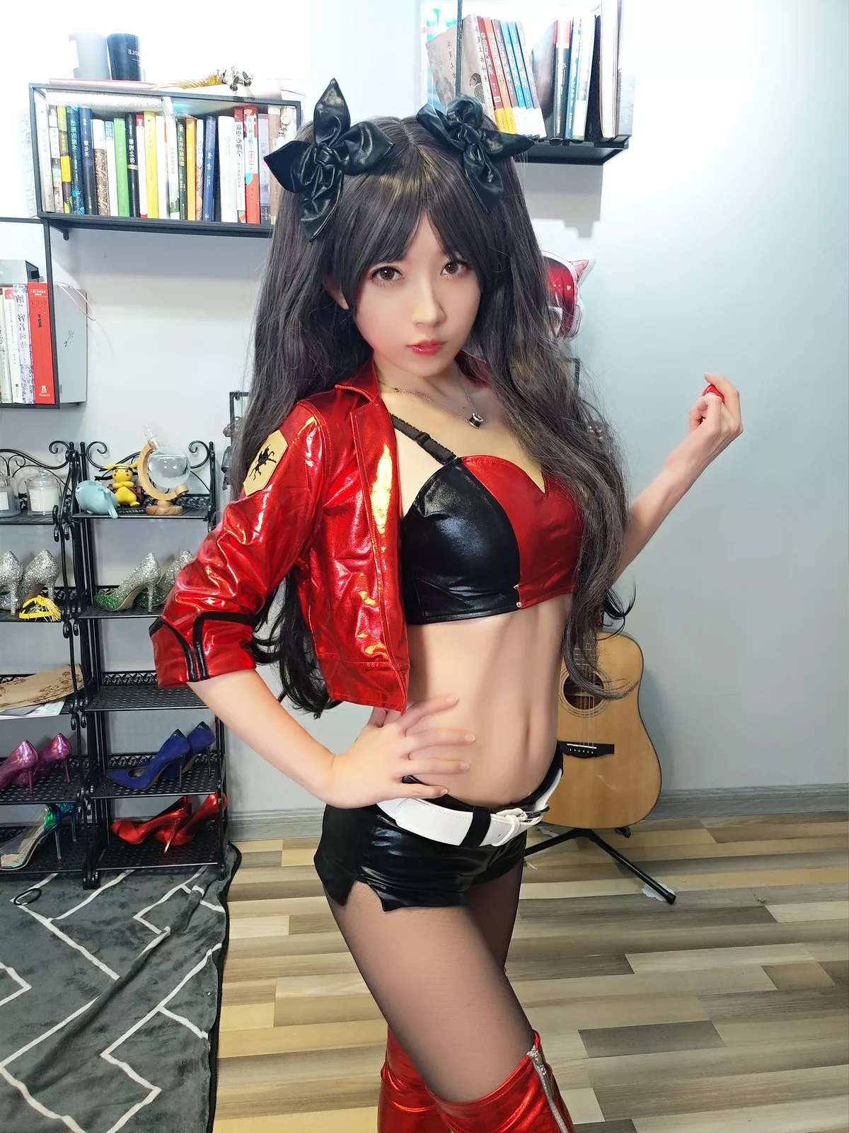 斗鱼主播小女巫露娜远坂凛cos主题私房性感皮质服饰配黑丝裤袜秀美腿诱惑写真30P