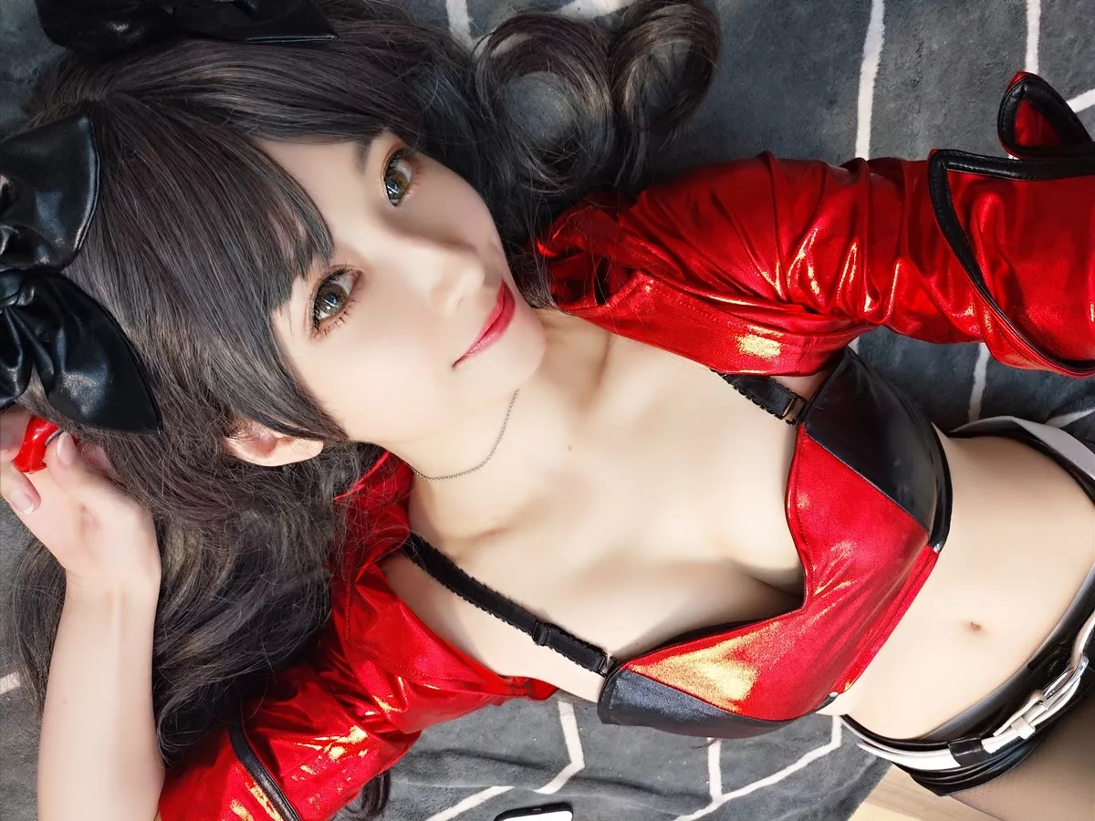 斗鱼主播小女巫露娜远坂凛cos主题私房性感皮质服饰配黑丝裤袜秀美腿诱惑写真30P