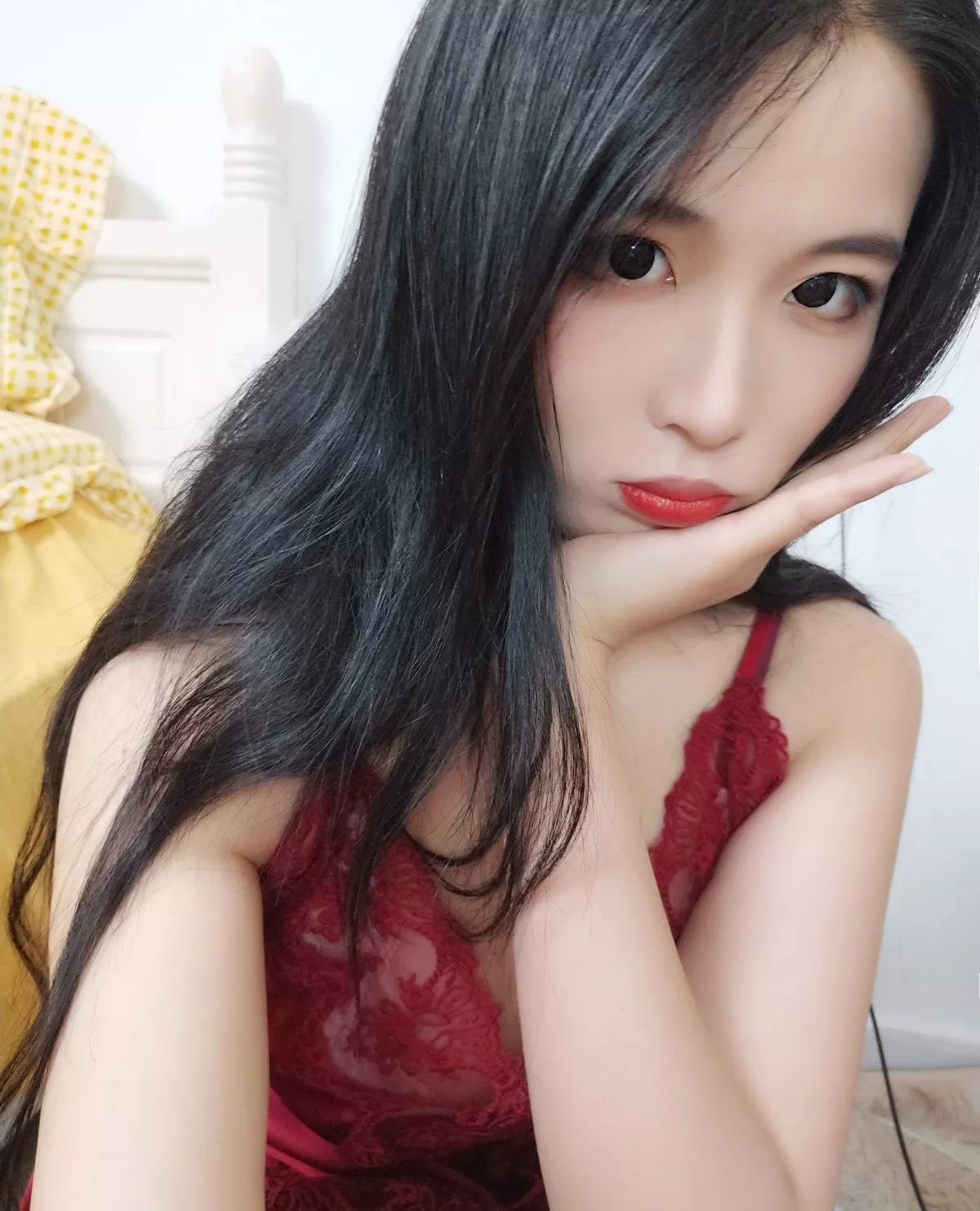 网络美女轩萧学姐酒红色睡衣主题私房性感低胸蕾丝睡衣配黑丝裤袜迷人诱惑写真36P