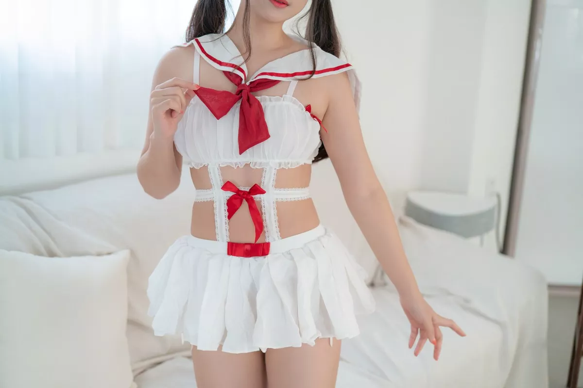 韩国美女LUPPI水手制服主题私房半截水手服+黑色薄纱配黑丝袜迷人诱惑写真128P