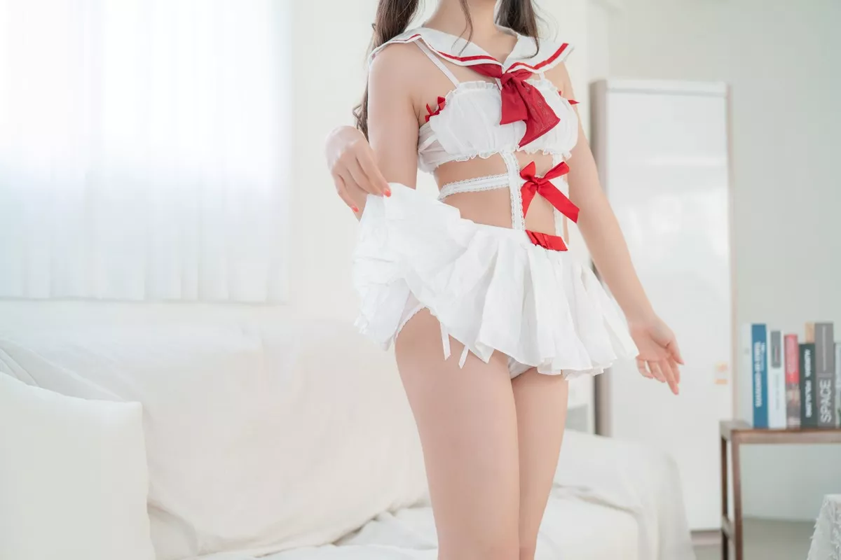 韩国美女LUPPI水手制服主题私房半截水手服+黑色薄纱配黑丝袜迷人诱惑写真128P