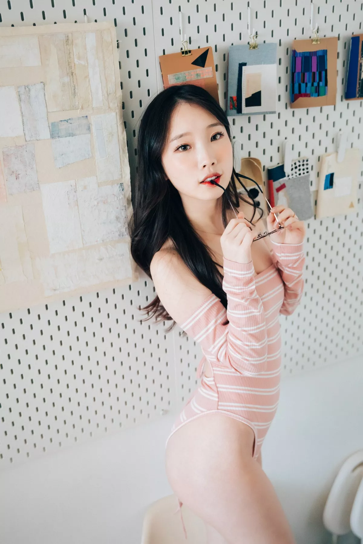 韩国美女Assistant私房服饰主题性感粉色高叉连体衣+肉色蕾丝内衣完美诱惑写真64P
