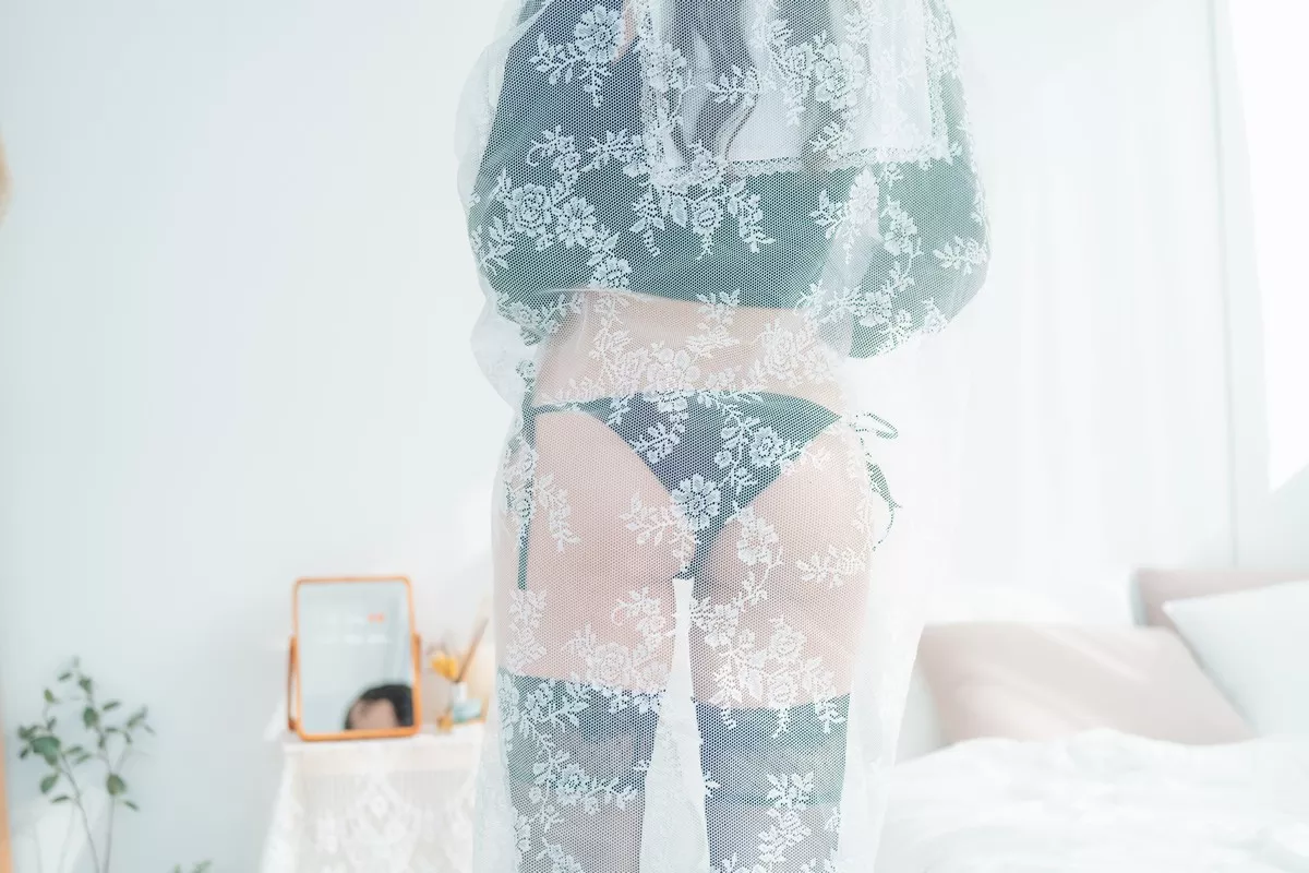 韩国美女LUPPI水手制服主题私房半截水手服+黑色薄纱配黑丝袜迷人诱惑写真128P