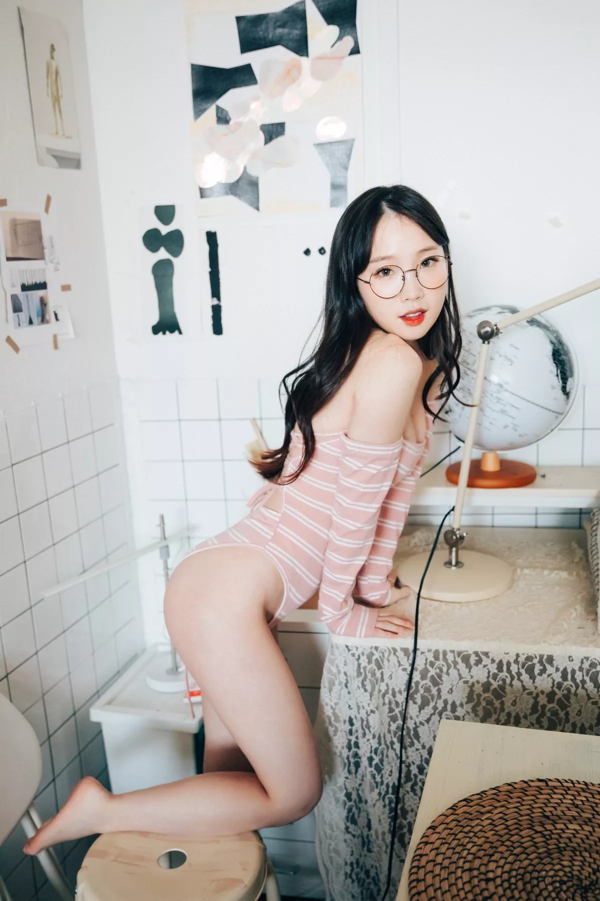 韩国美女Assistant私房服饰主题性感粉色高叉连体衣+肉色蕾丝内衣完美诱惑写真64P