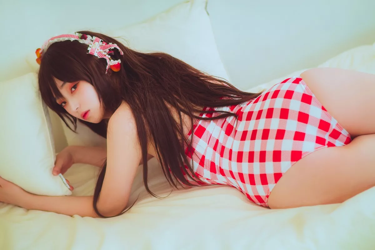 韩国美女Bambi格子半身裙主题私房性感红色格子服饰秀丰满身材迷人诱惑写真61P