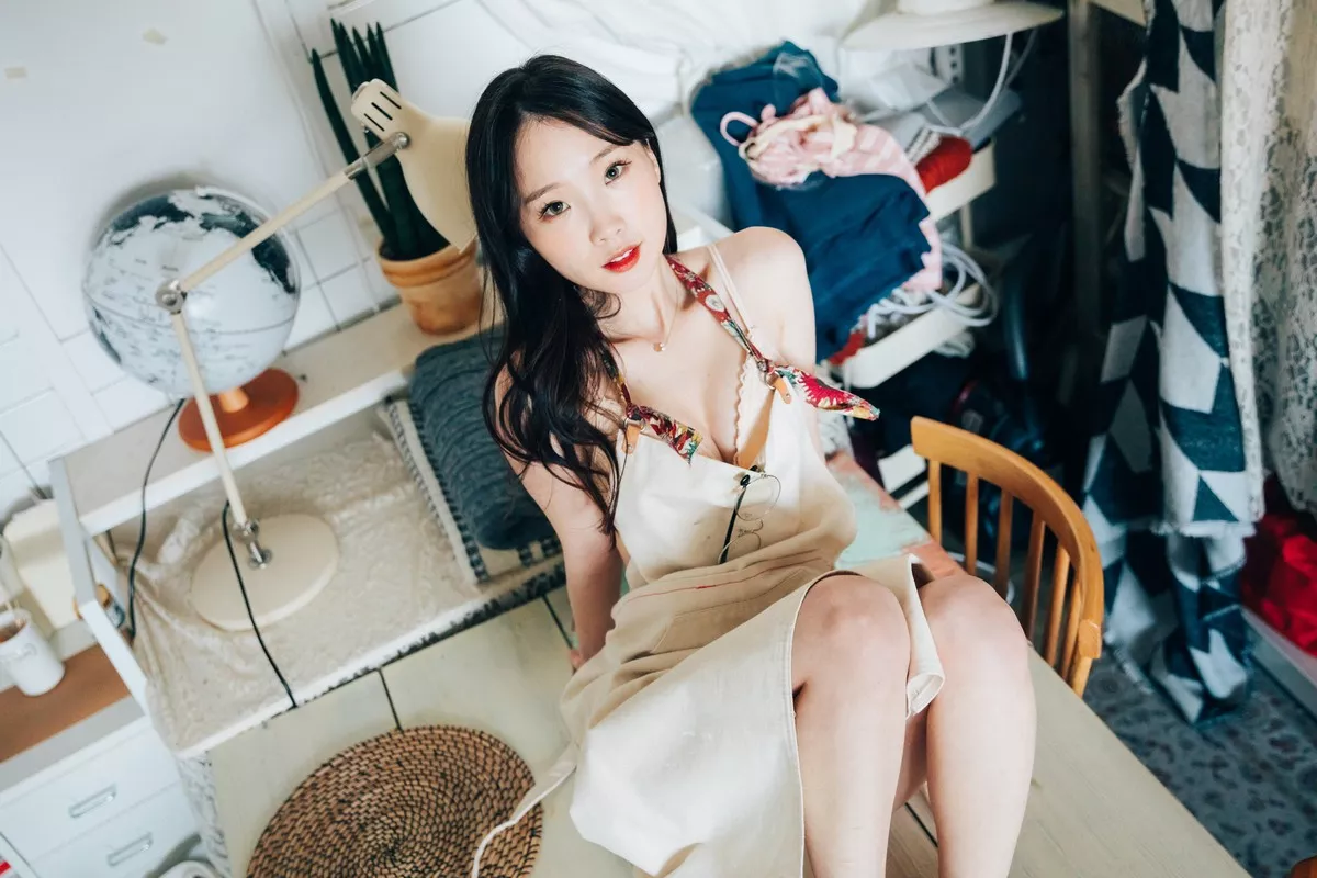 韩国美女Assistant私房服饰主题性感粉色高叉连体衣+肉色蕾丝内衣完美诱惑写真64P
