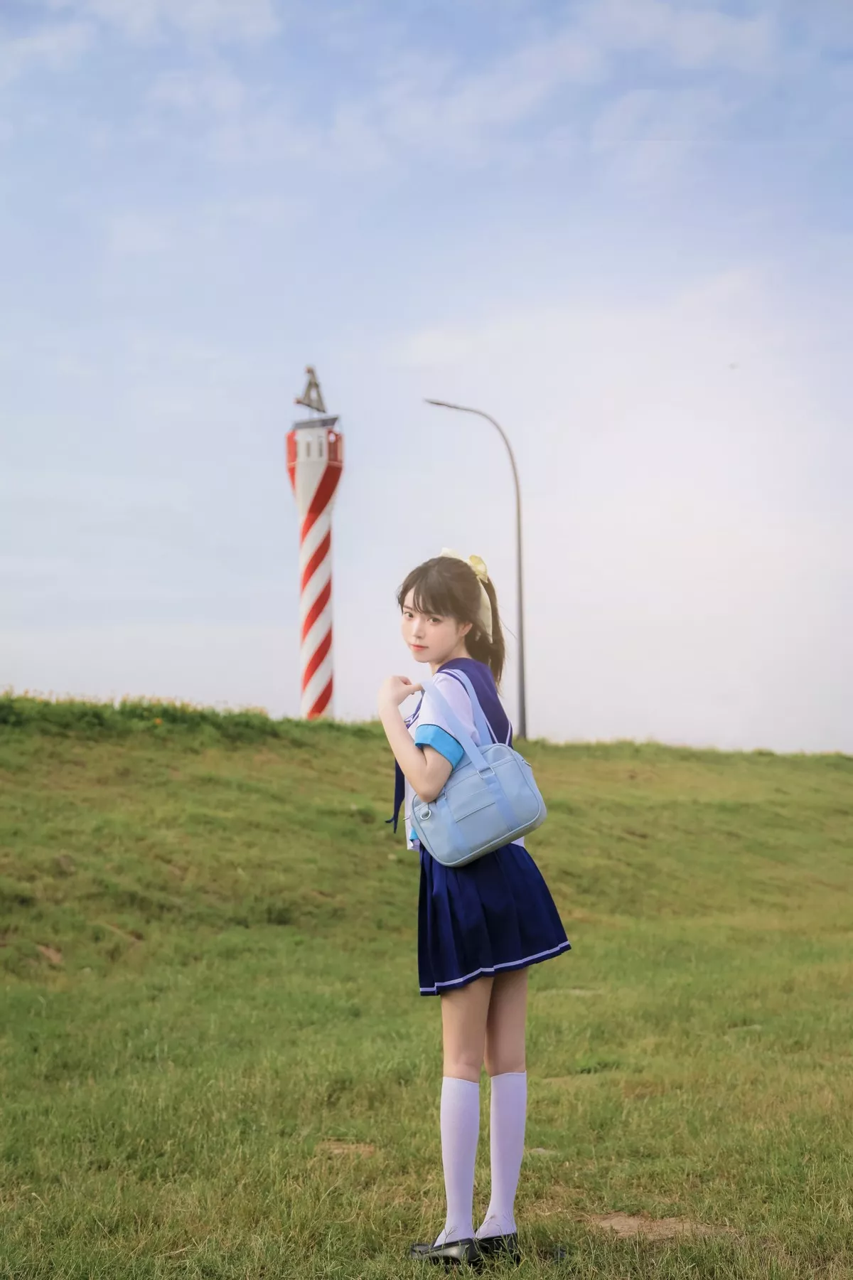 微博妹子Fushii_海堂高岭爱花主题户外性感学生制服配白丝袜秀完美身材诱惑写真31P