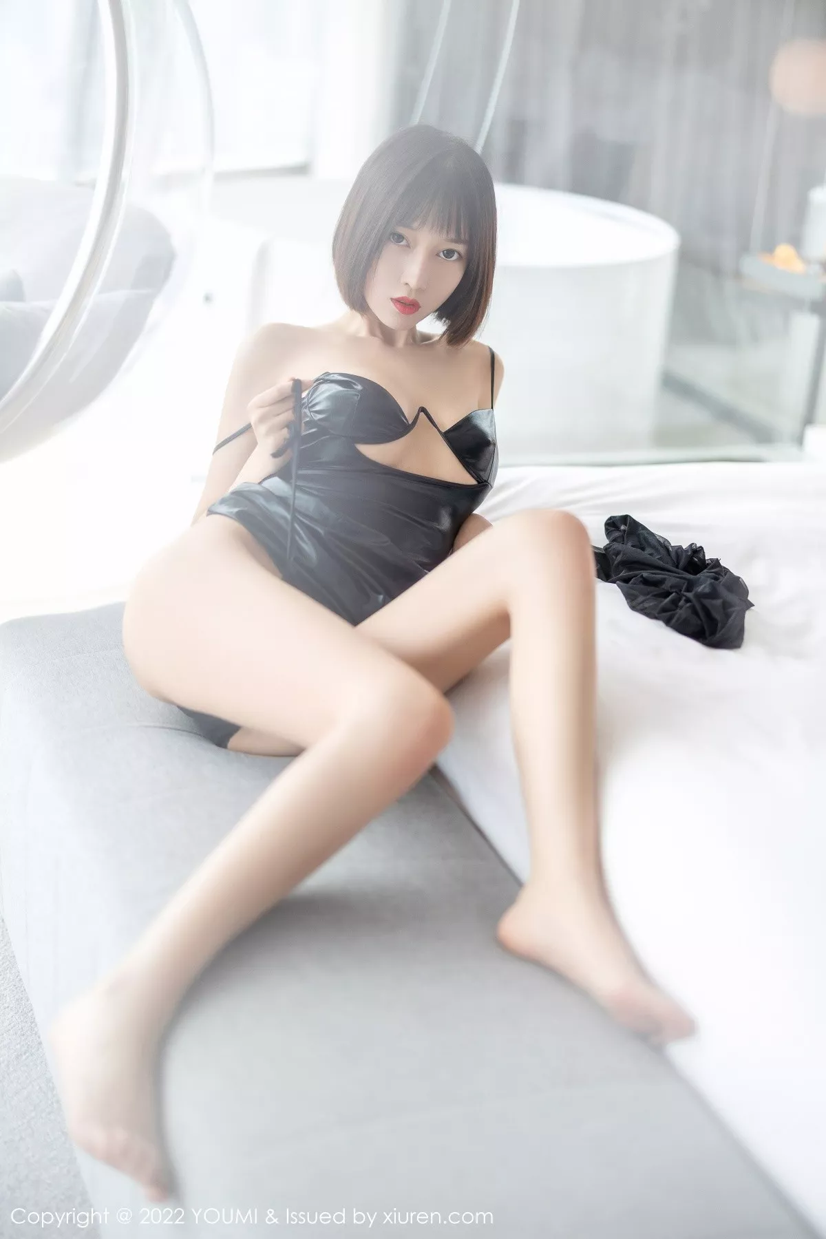 [YouMi尤蜜荟]Vol.779_丽质美人玥儿玥er大理旅拍黑色皮质服饰配开档黑丝撩人诱惑写真60P