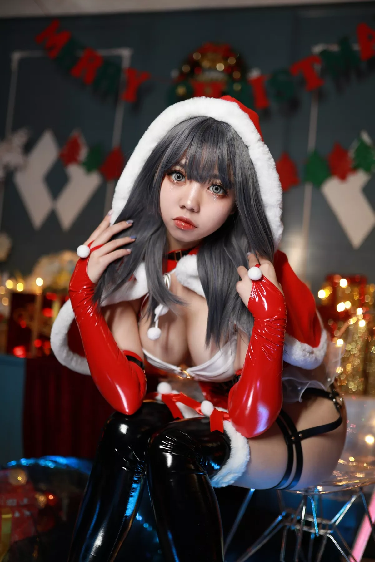 网络美女啊日日_Ganlory圣诞主题性感红色高叉连体衣配黑皮靴秀美腿诱惑写真45P