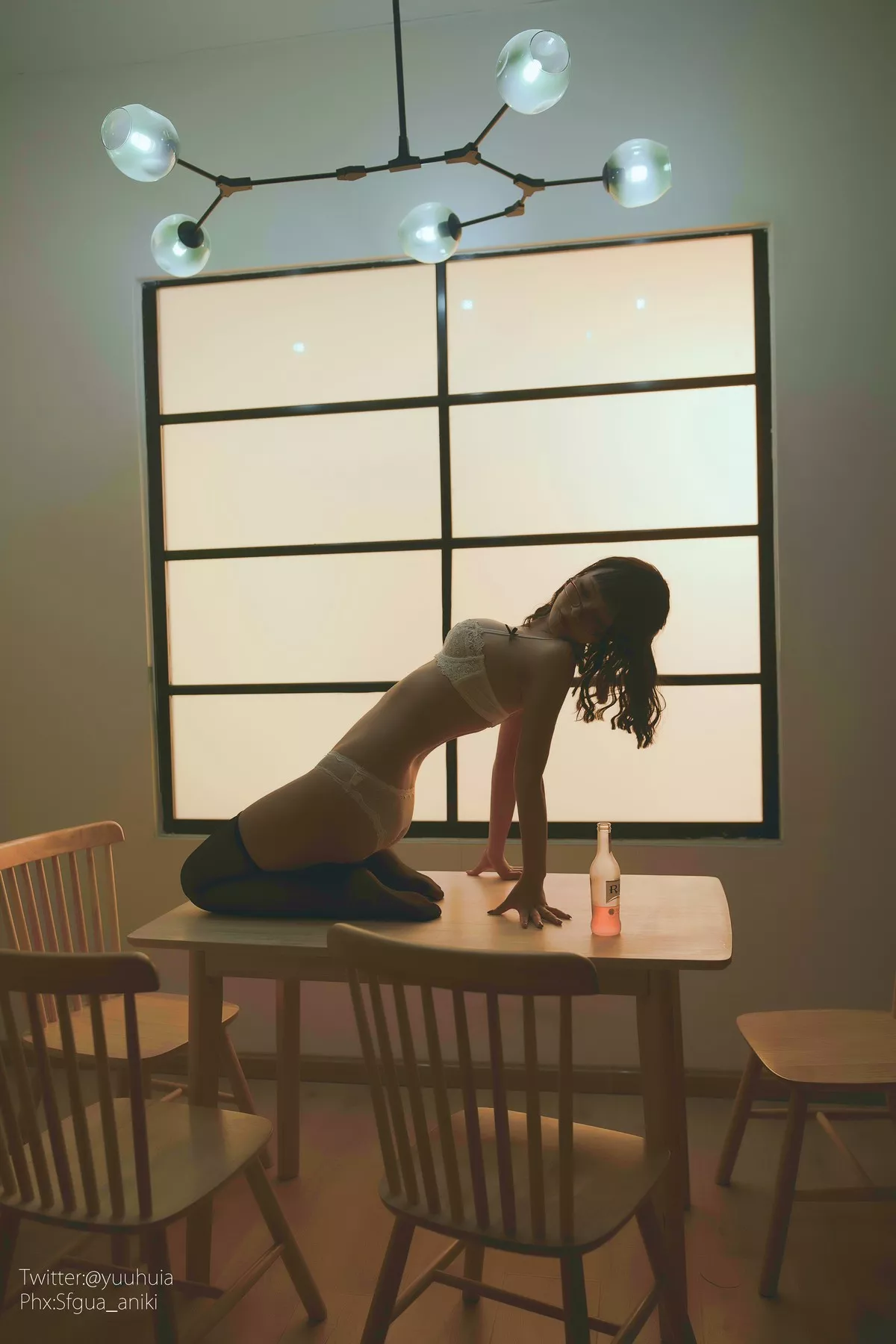网络美女yuuhui玉汇宿醉主题私房白色短T配黑短裙半脱露白色蕾丝内衣诱惑写真88P