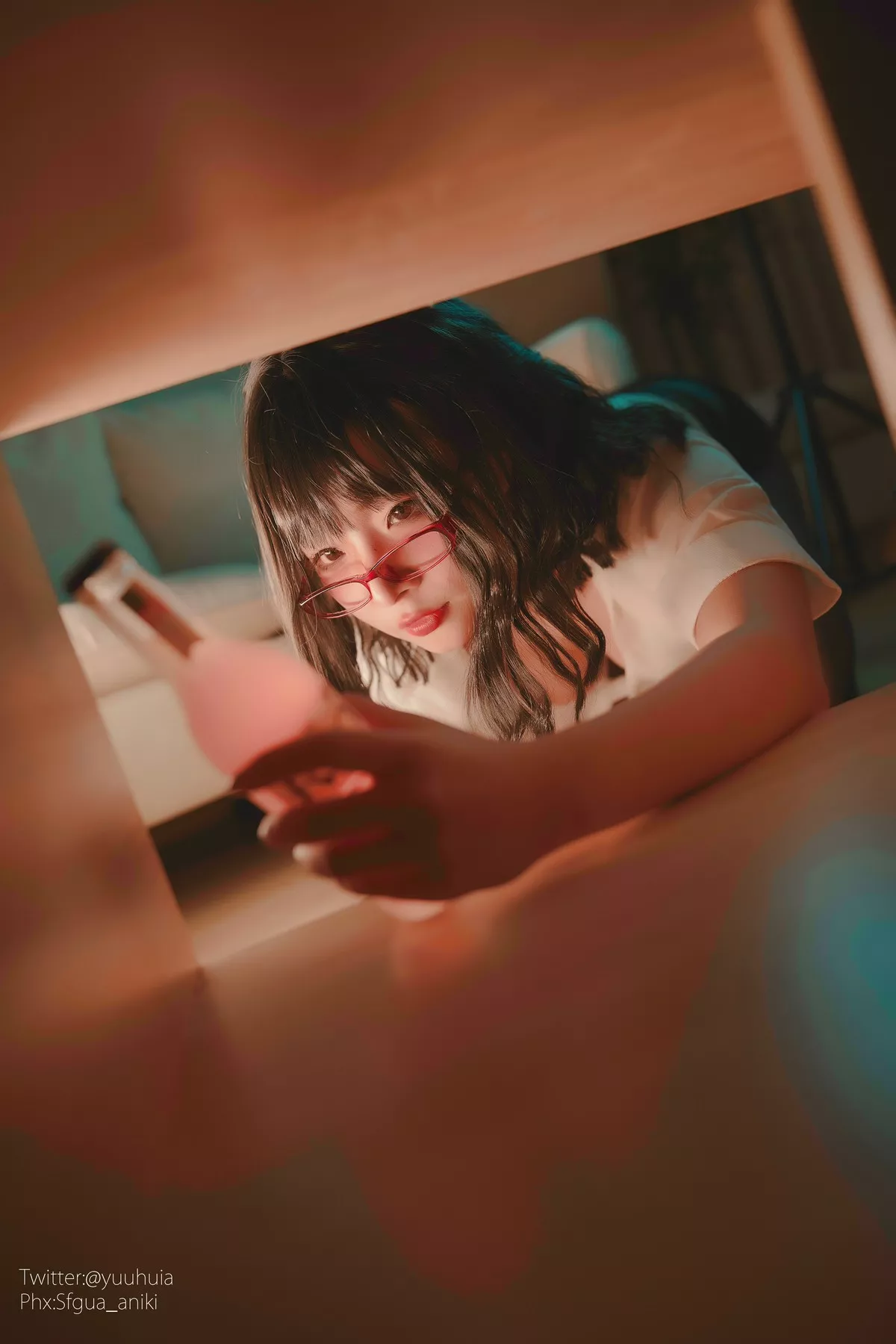 网络美女yuuhui玉汇宿醉主题私房白色短T配黑短裙半脱露白色蕾丝内衣诱惑写真88P