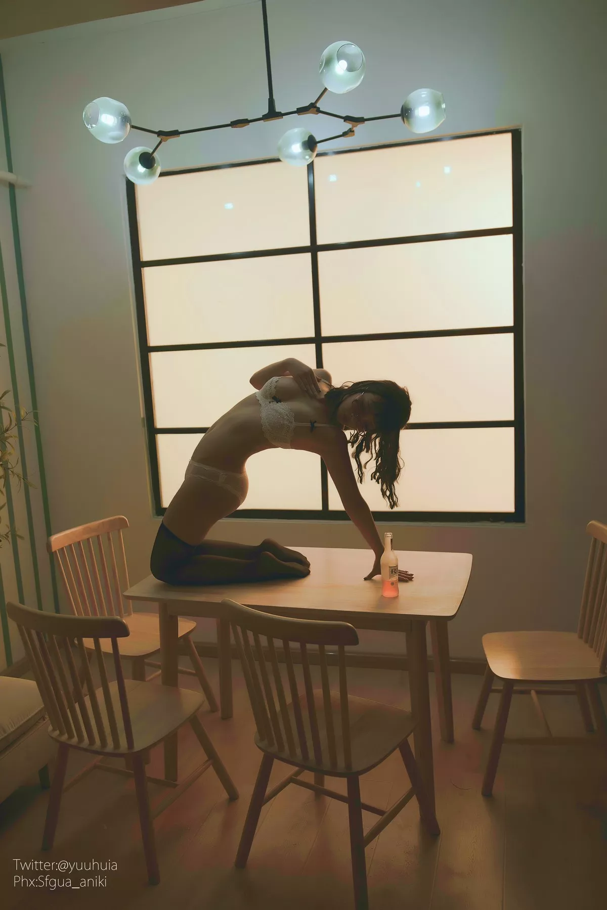 网络美女yuuhui玉汇宿醉主题私房白色短T配黑短裙半脱露白色蕾丝内衣诱惑写真88P