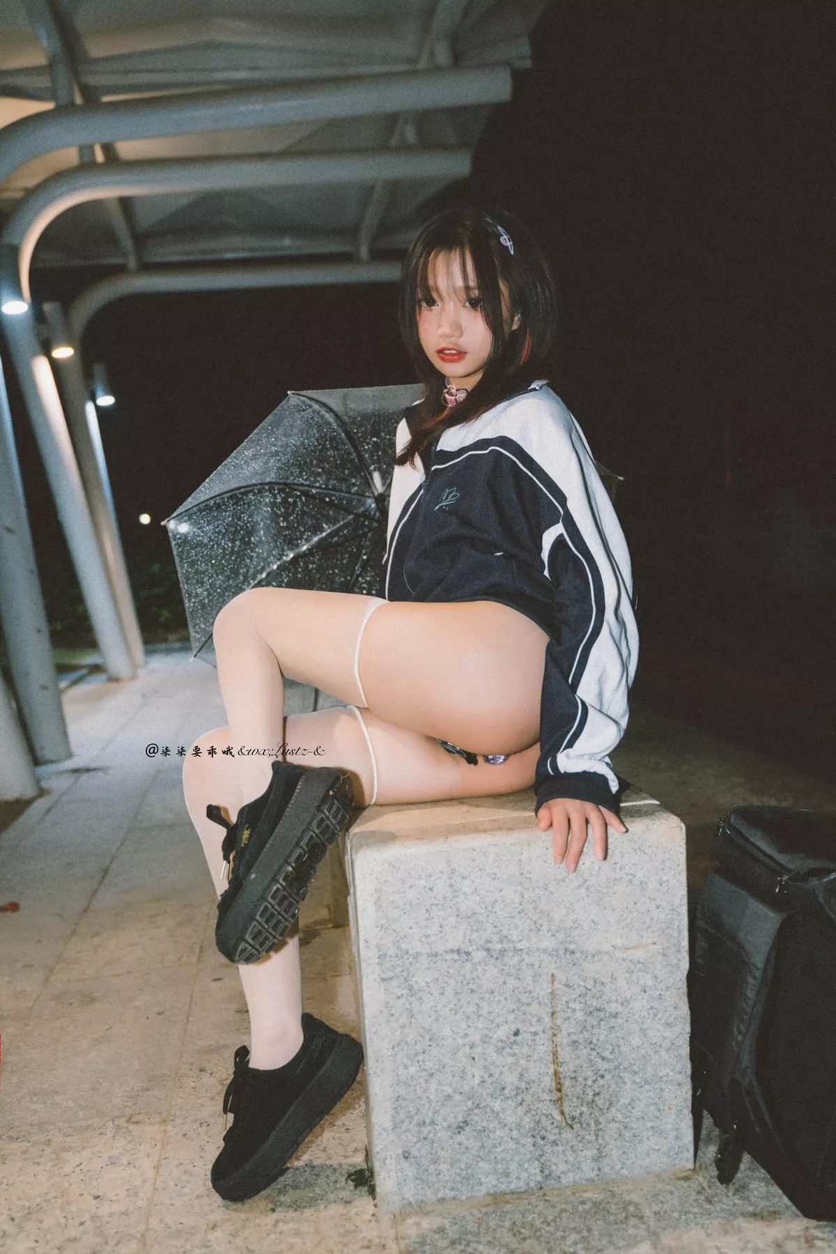 动漫博主柒柒要乖哦校服主题性感校服大尺度全脱露火辣身材遮点极致诱惑写真42P