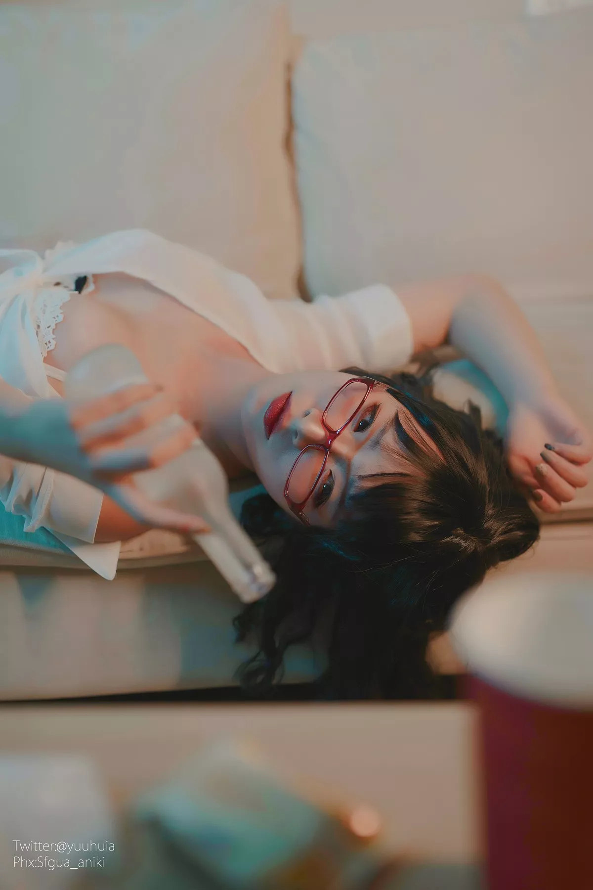 网络美女yuuhui玉汇宿醉主题私房白色短T配黑短裙半脱露白色蕾丝内衣诱惑写真88P