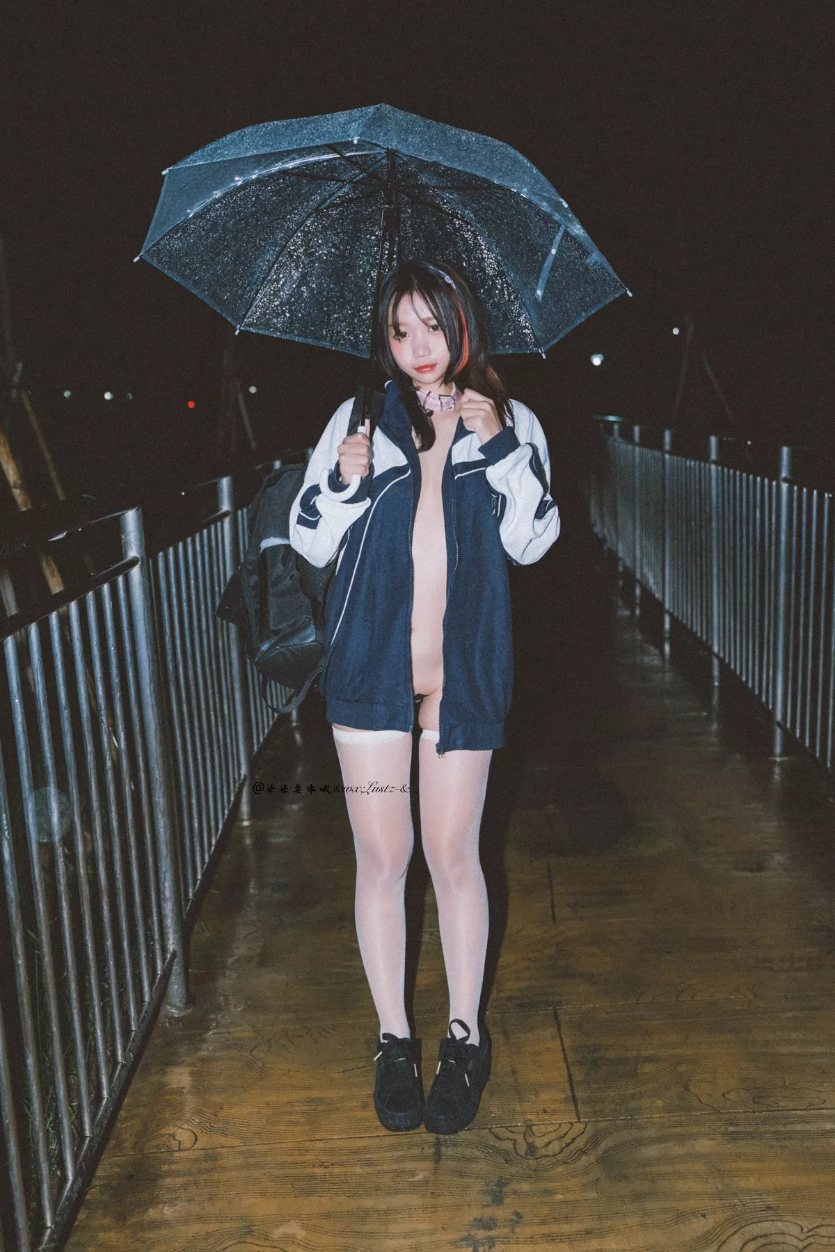 动漫博主柒柒要乖哦校服主题性感校服大尺度全脱露火辣身材遮点极致诱惑写真42P