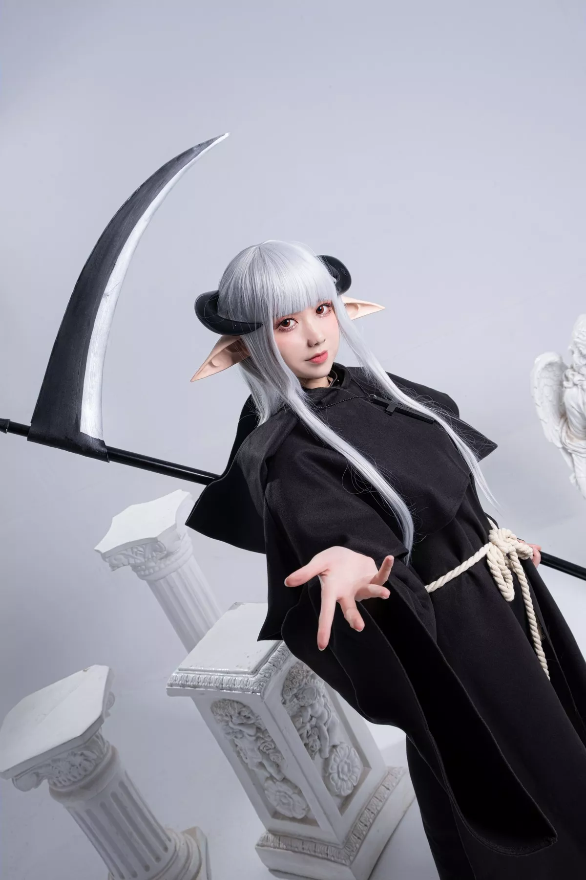 动漫博主izumi泉桃子死神主题私房脱黑色长外套露皮质内衣配黑丝吊袜诱惑写真65P