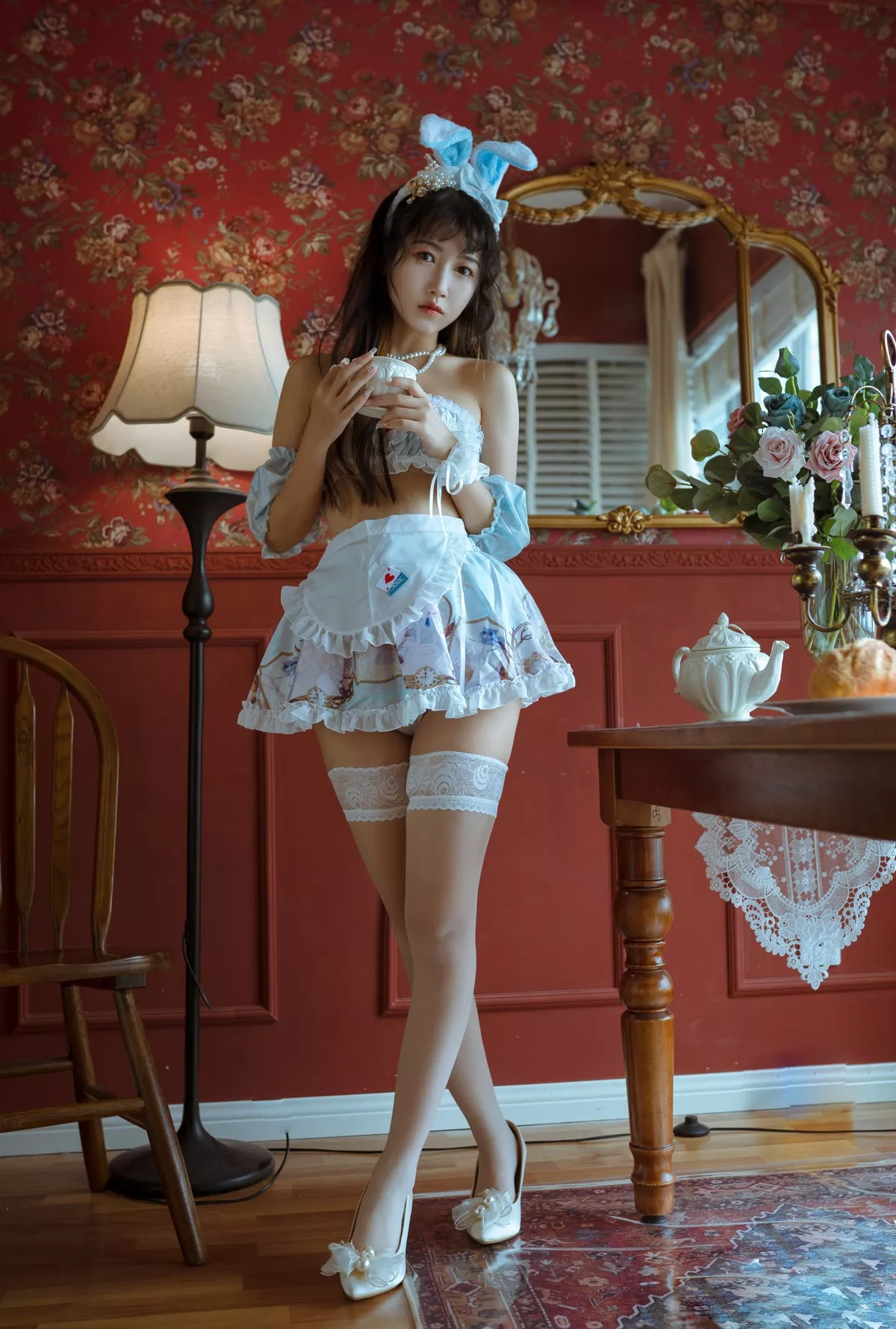 人气Coser不呆猫兔子女友主题私房白色薄纱露性感内衣配白色蕾丝袜诱惑写真55P