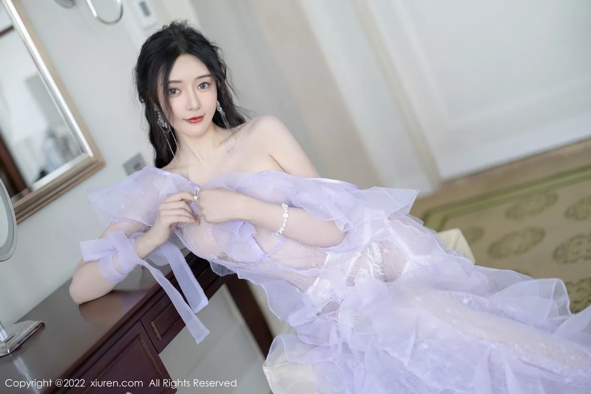 XiuRen第4949期_女神王馨瑶yanni厦门旅拍浅紫色薄纱透视裙秀完美身材诱惑写真101P