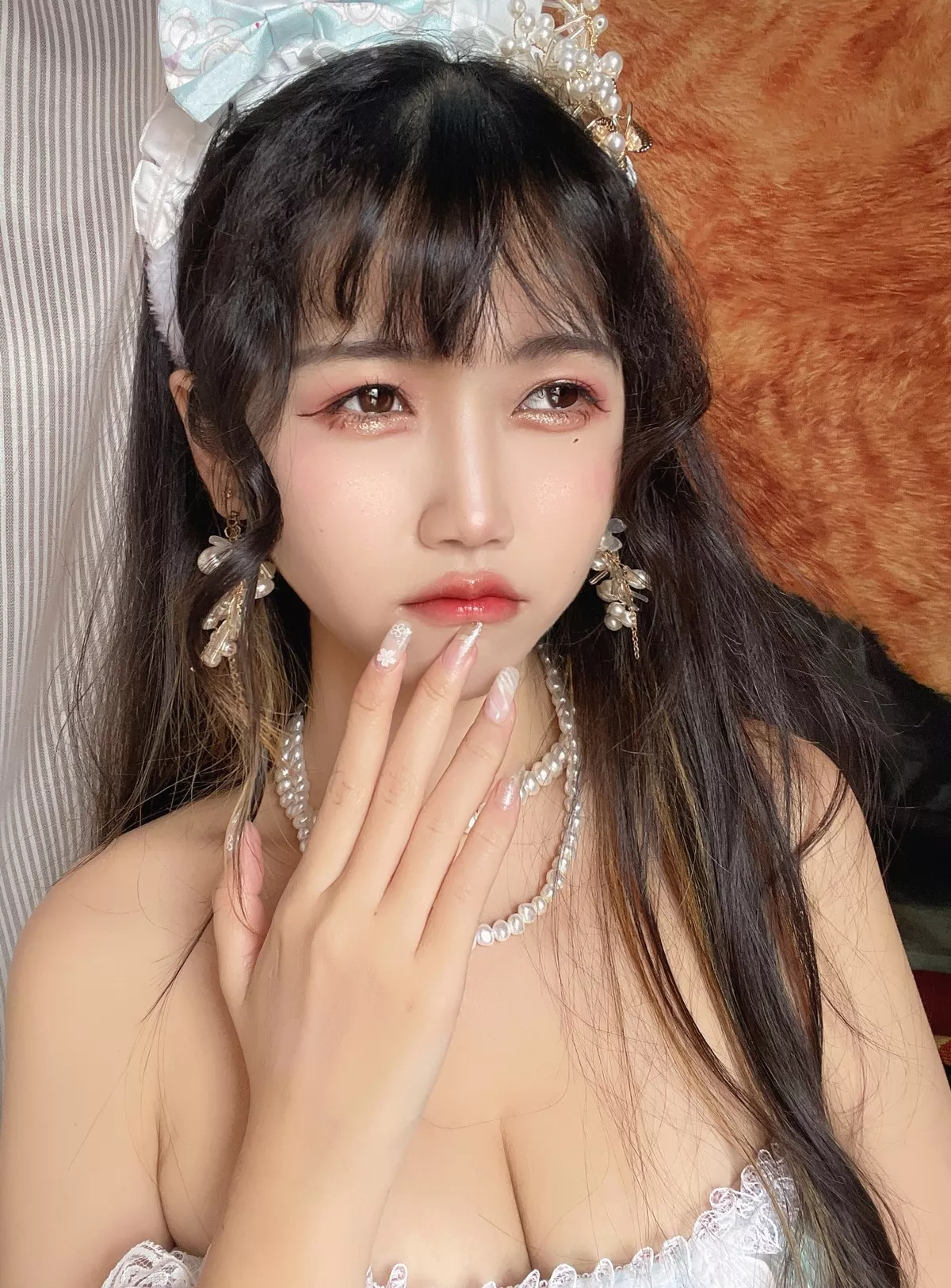 人气Coser不呆猫兔子女友主题私房白色薄纱露性感内衣配白色蕾丝袜诱惑写真55P