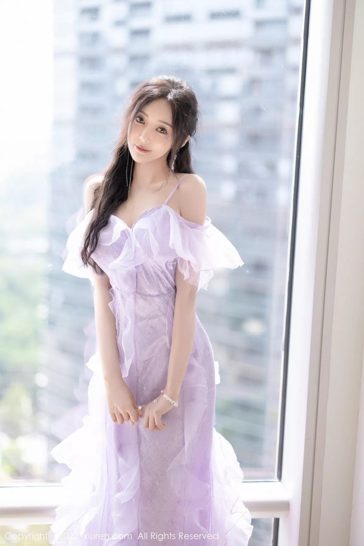 XiuRen第4949期_女神王馨瑶yanni厦门旅拍浅紫色薄纱透视裙秀完美身材诱惑写真101P