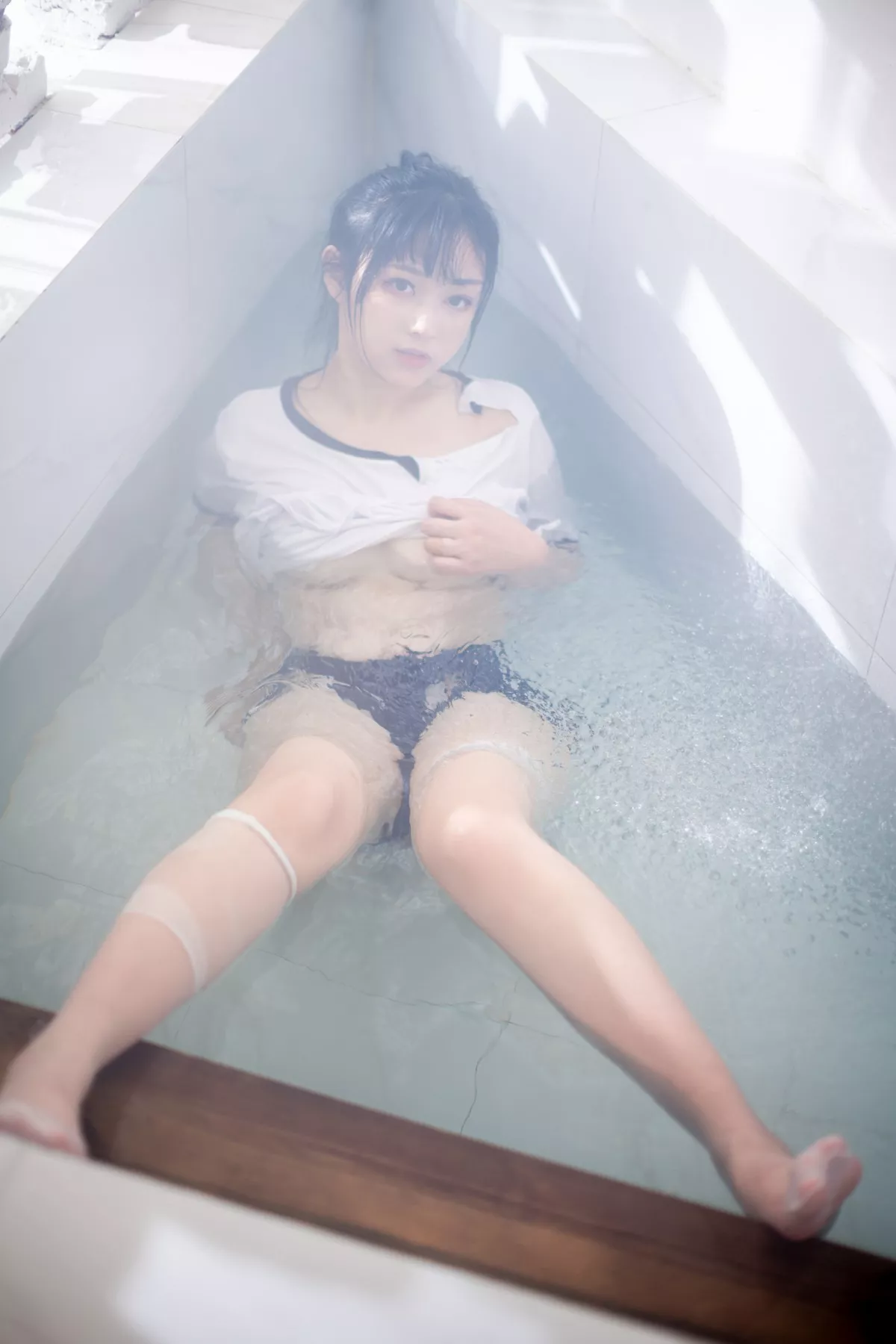 Coser美女奇行家狗崽浴场的体操服主题私房浴室紧身运动服秀丰满身材诱惑写真48P