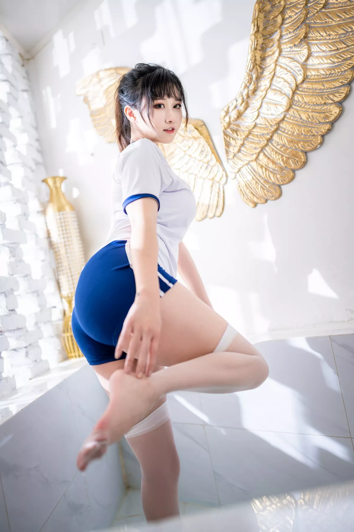 Coser美女奇行家狗崽浴场的体操服主题私房浴室紧身运动服秀丰满身材诱惑写真48P