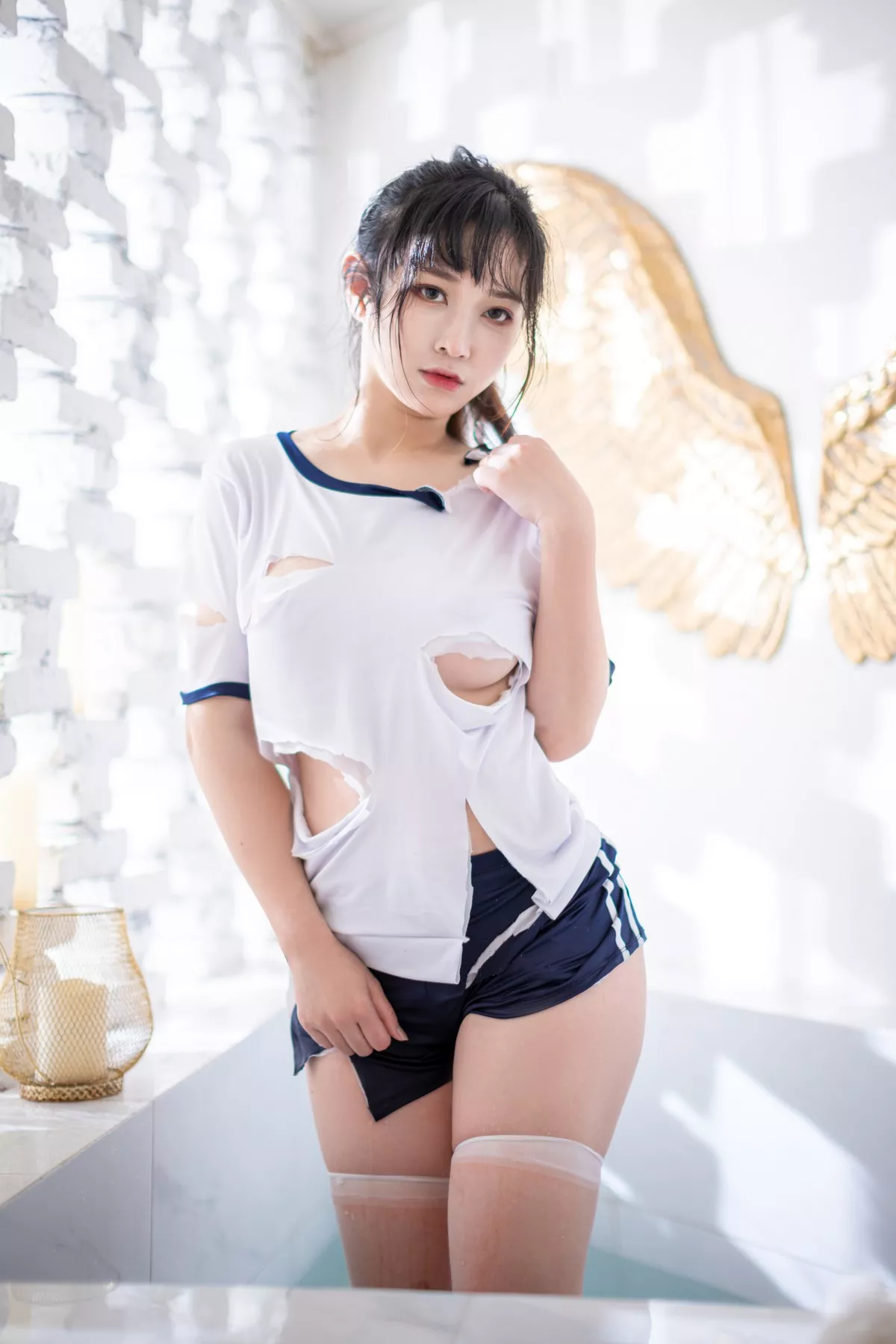 Coser美女奇行家狗崽浴场的体操服主题私房浴室紧身运动服秀丰满身材诱惑写真48P