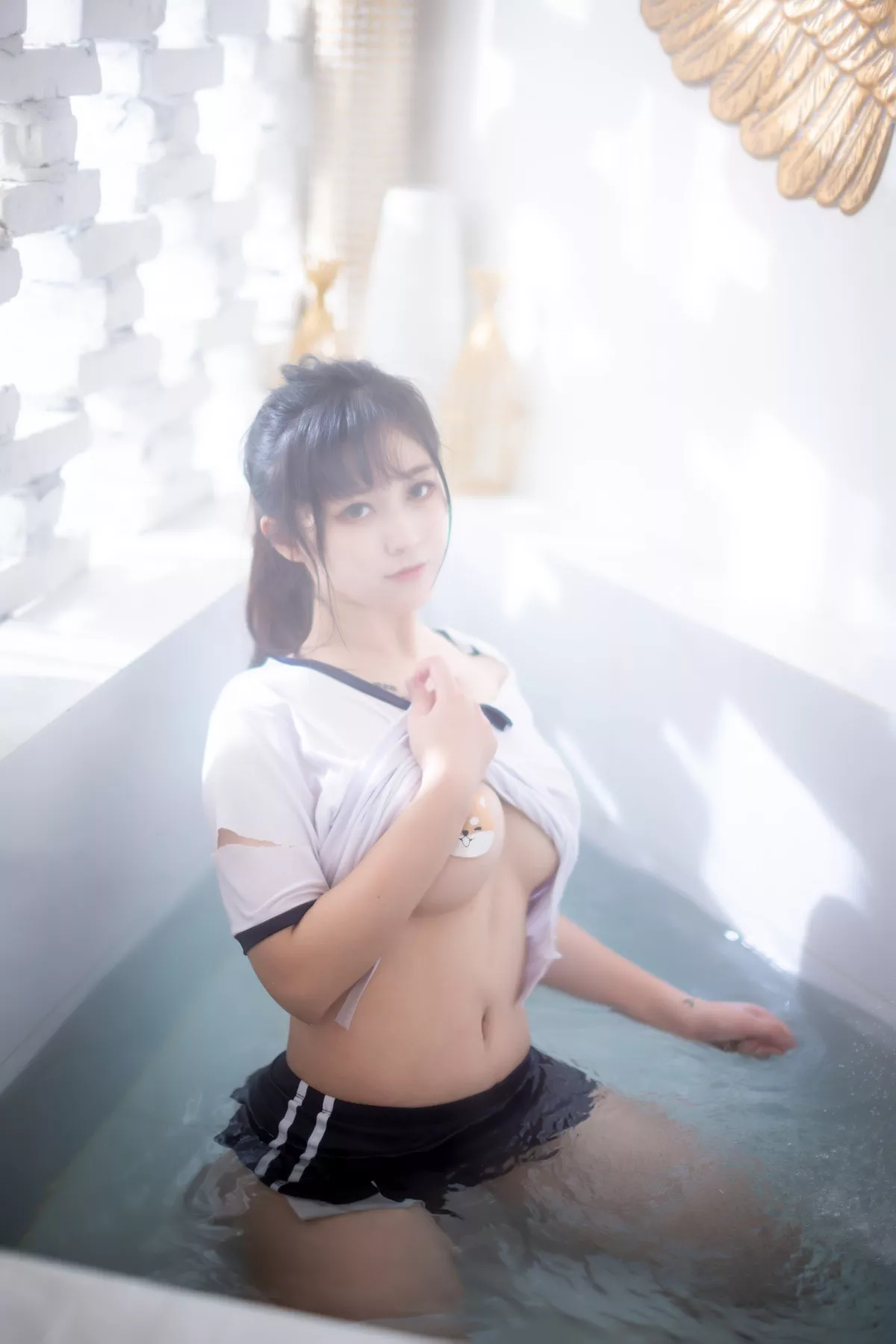Coser美女奇行家狗崽浴场的体操服主题私房浴室紧身运动服秀丰满身材诱惑写真48P