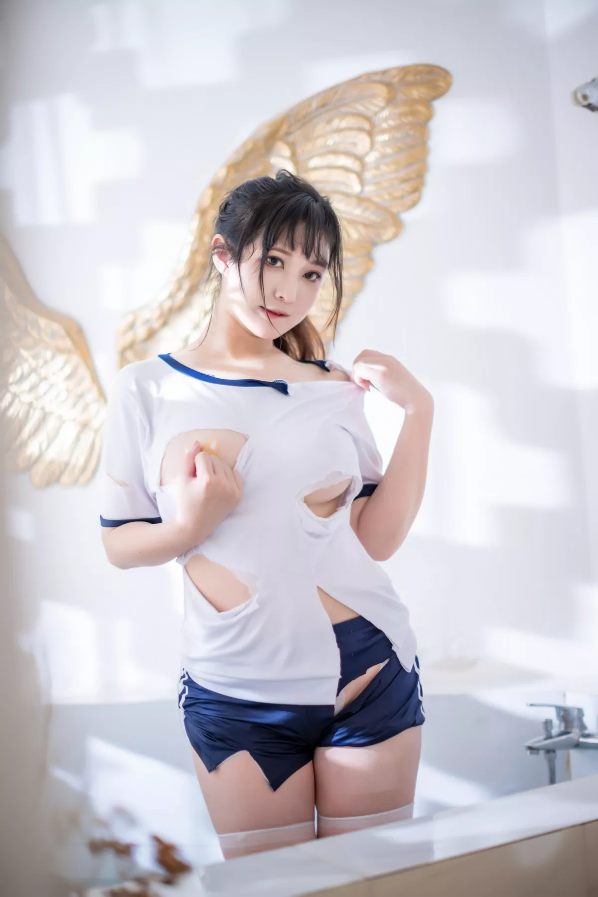 Coser美女奇行家狗崽浴场的体操服主题私房浴室紧身运动服秀丰满身材诱惑写真48P