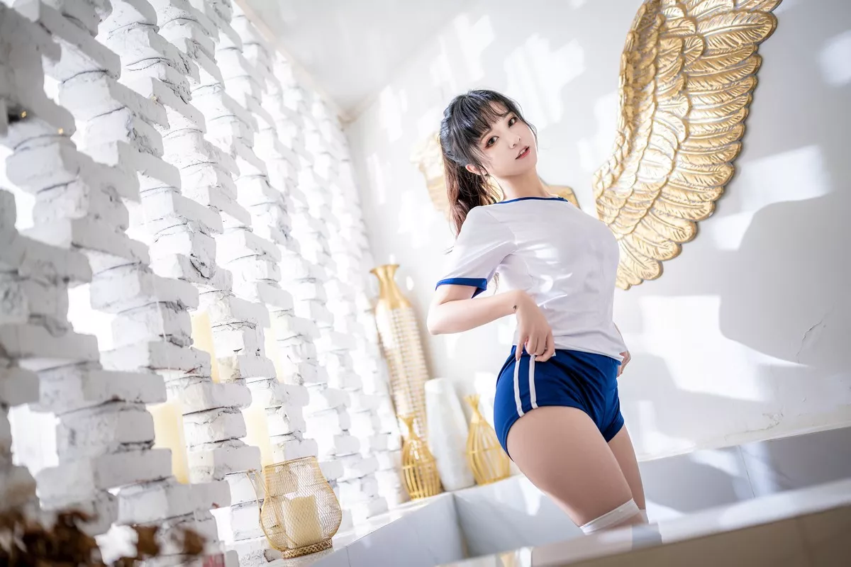 Coser美女奇行家狗崽浴场的体操服主题私房浴室紧身运动服秀丰满身材诱惑写真48P